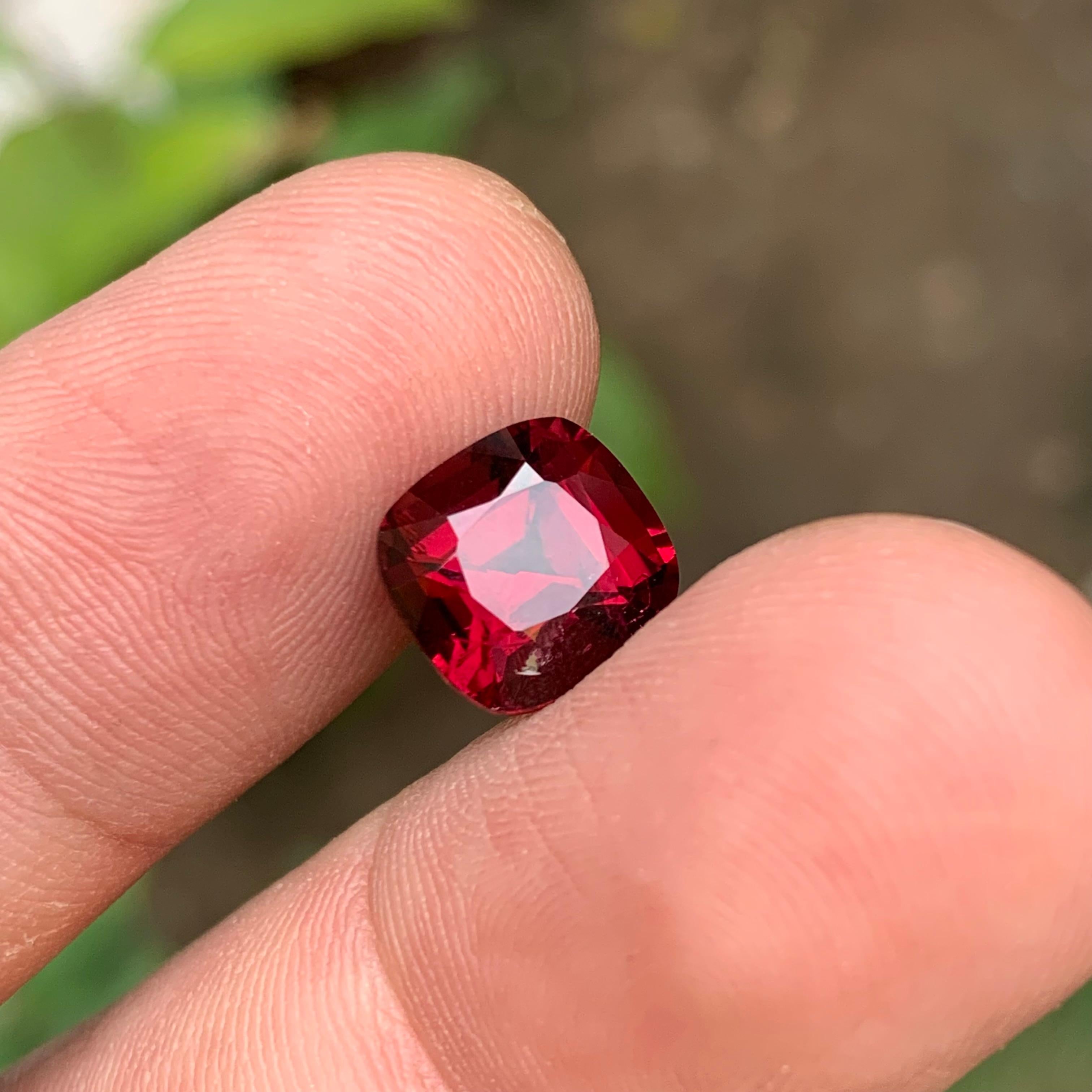 Bague tourmaline rubellite rose rougeâtre profond taille coussin de 4,20 carats Unisexe en vente