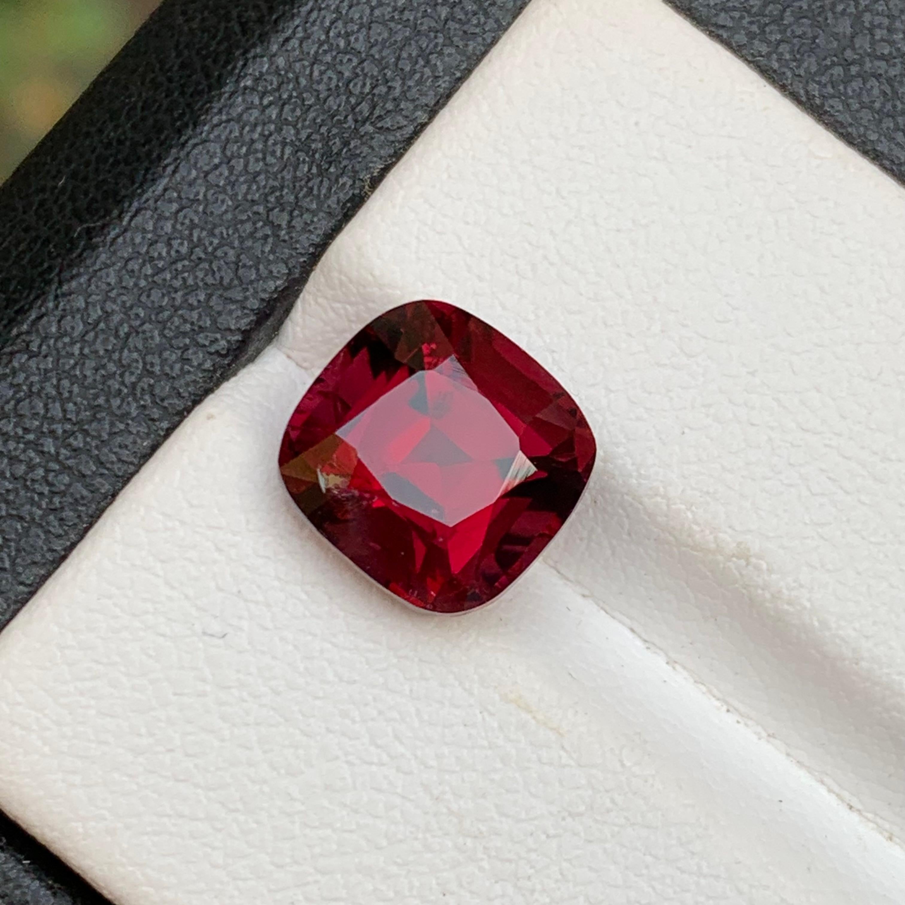 Bague tourmaline rubellite rose rougeâtre profond taille coussin de 4,20 carats en vente 1