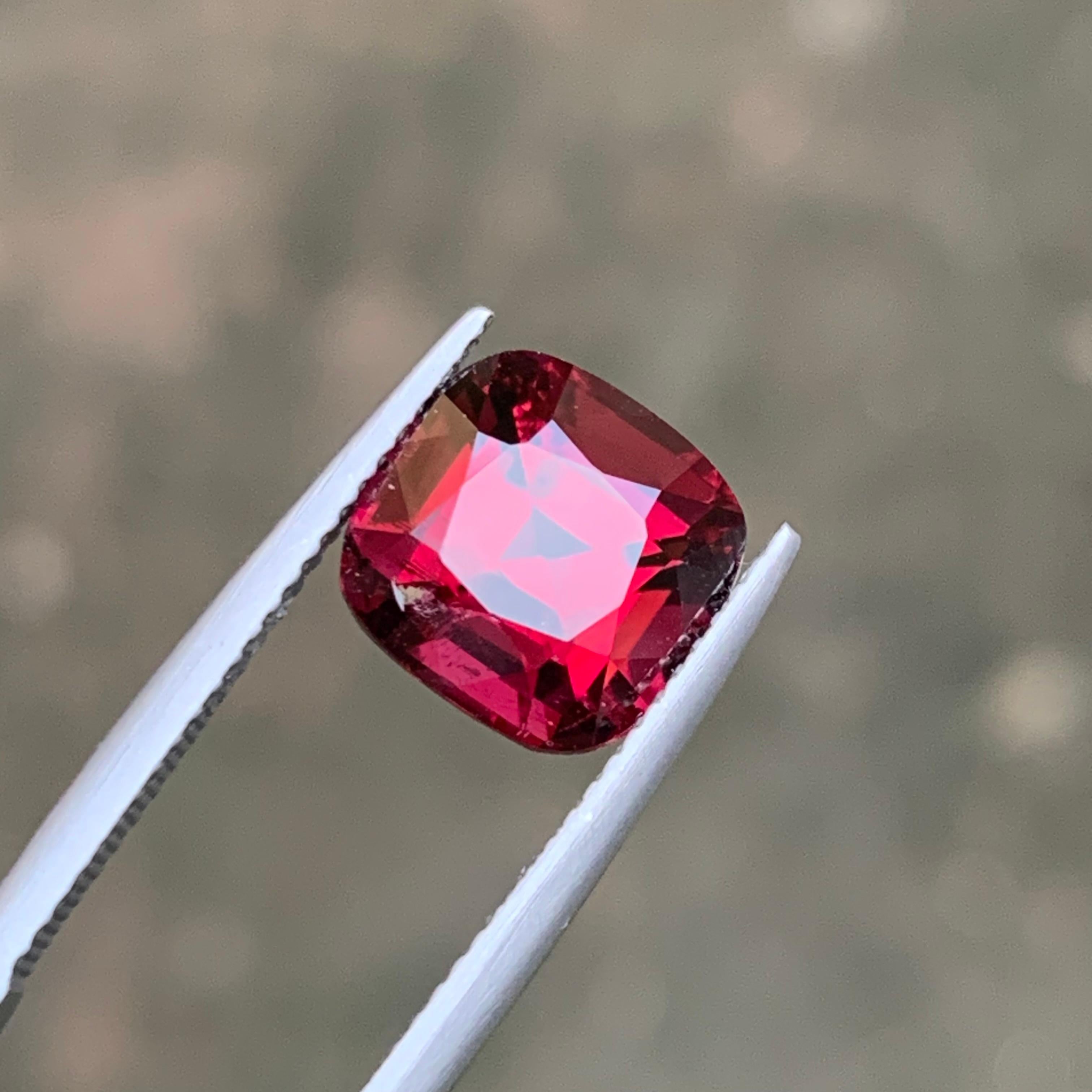 Bague tourmaline rubellite rose rougeâtre profond taille coussin de 4,20 carats en vente 2