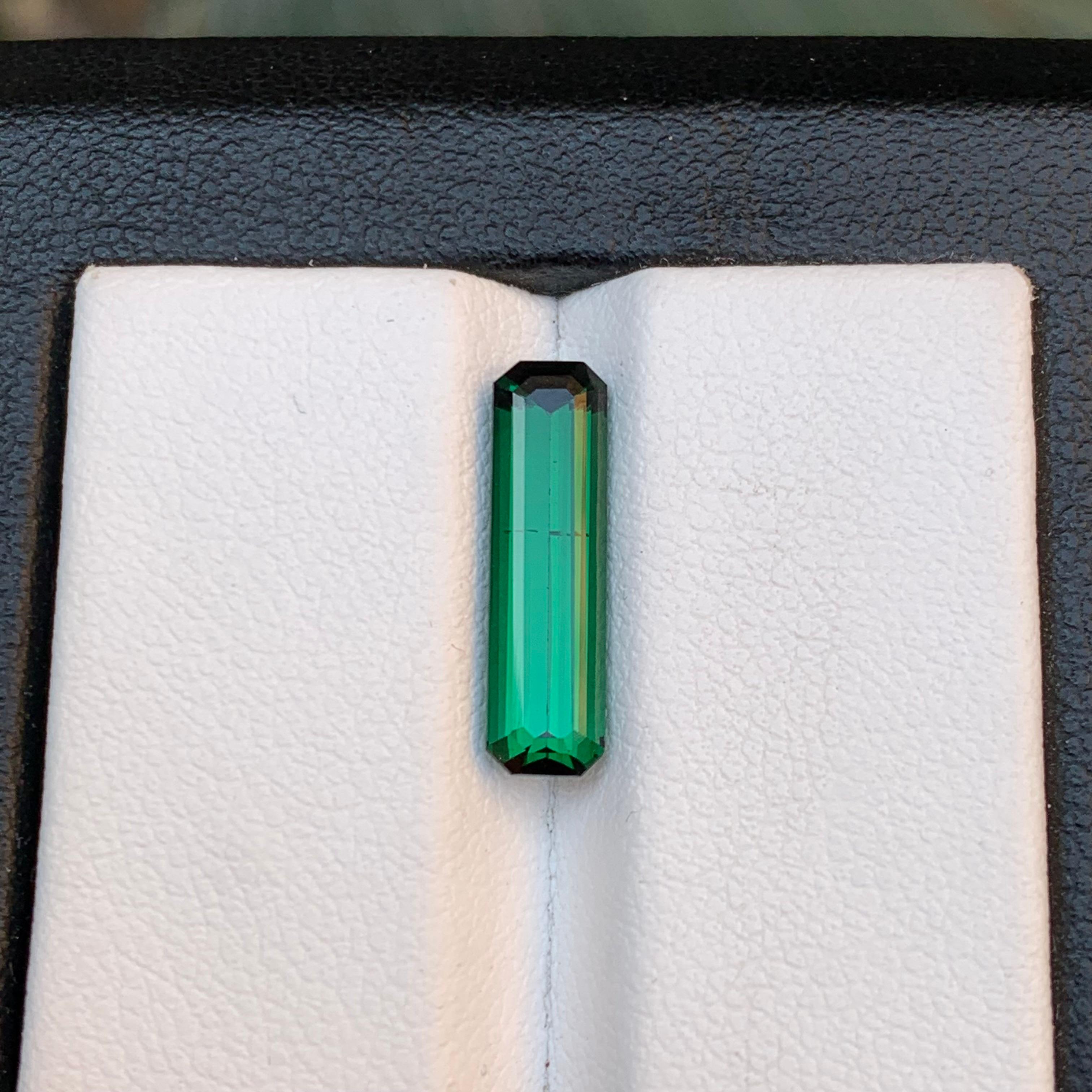 Bague en tourmaline naturelle verte riche et profonde, pierre précieuse non sertie de 2,65 carats, bijou d'émeraude en vente 4