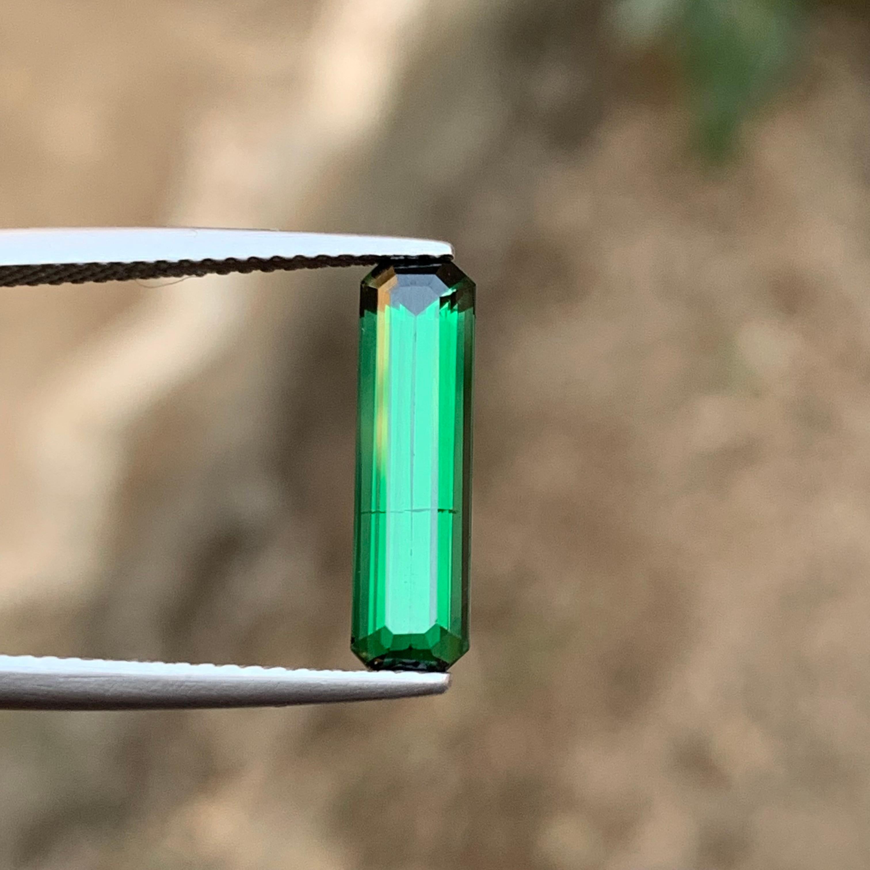 Bague en tourmaline naturelle verte riche et profonde, pierre précieuse non sertie de 2,65 carats, bijou d'émeraude en vente 6