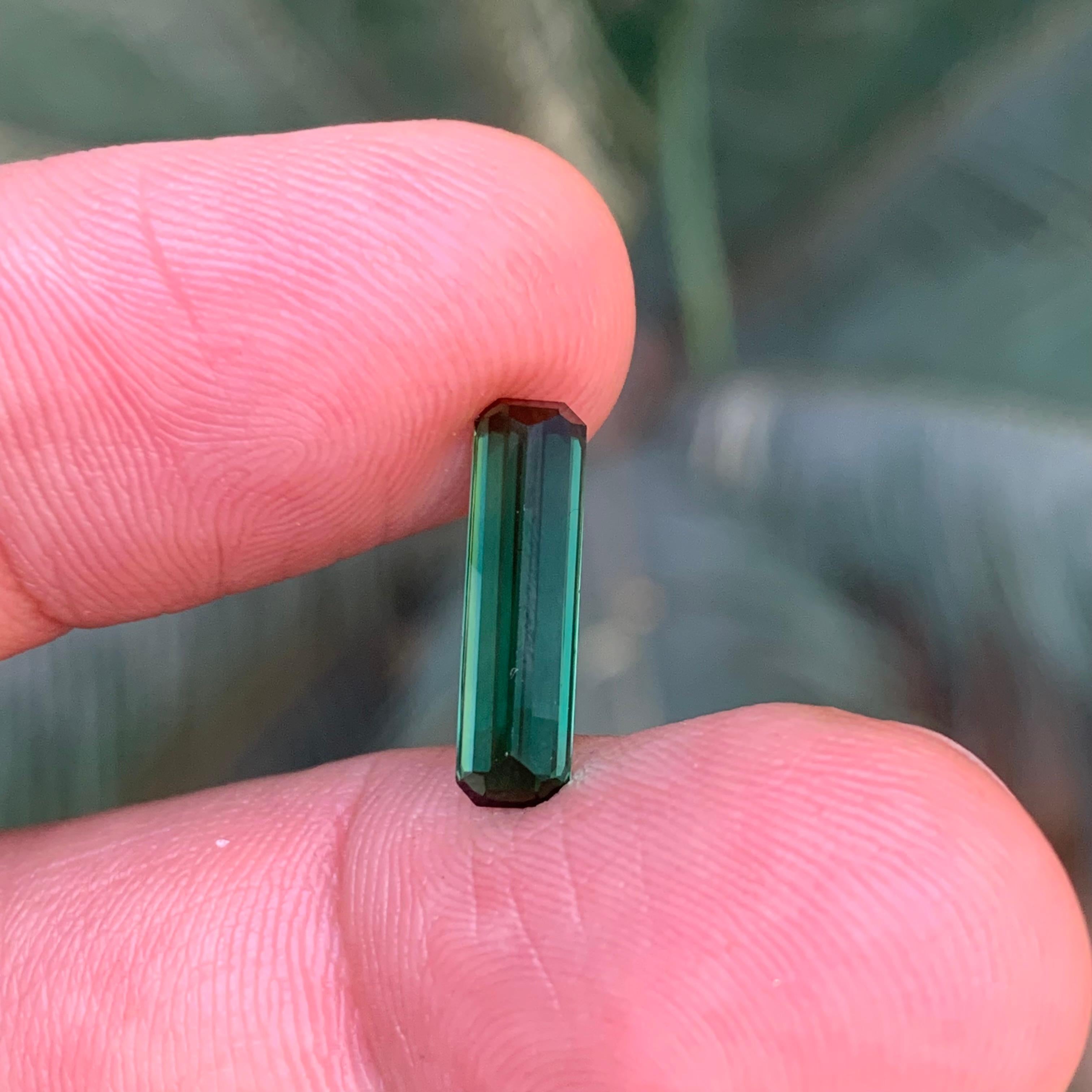 Contemporain Bague en tourmaline naturelle verte riche et profonde, pierre précieuse non sertie de 2,65 carats, bijou d'émeraude en vente