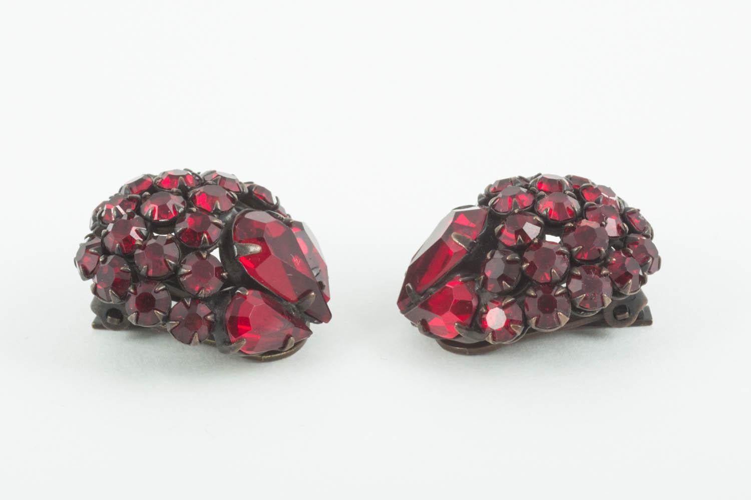 Women's Deep ruby paste 'cruxiform'  brooch and earrings, Warner, USA, 1950s For Sale