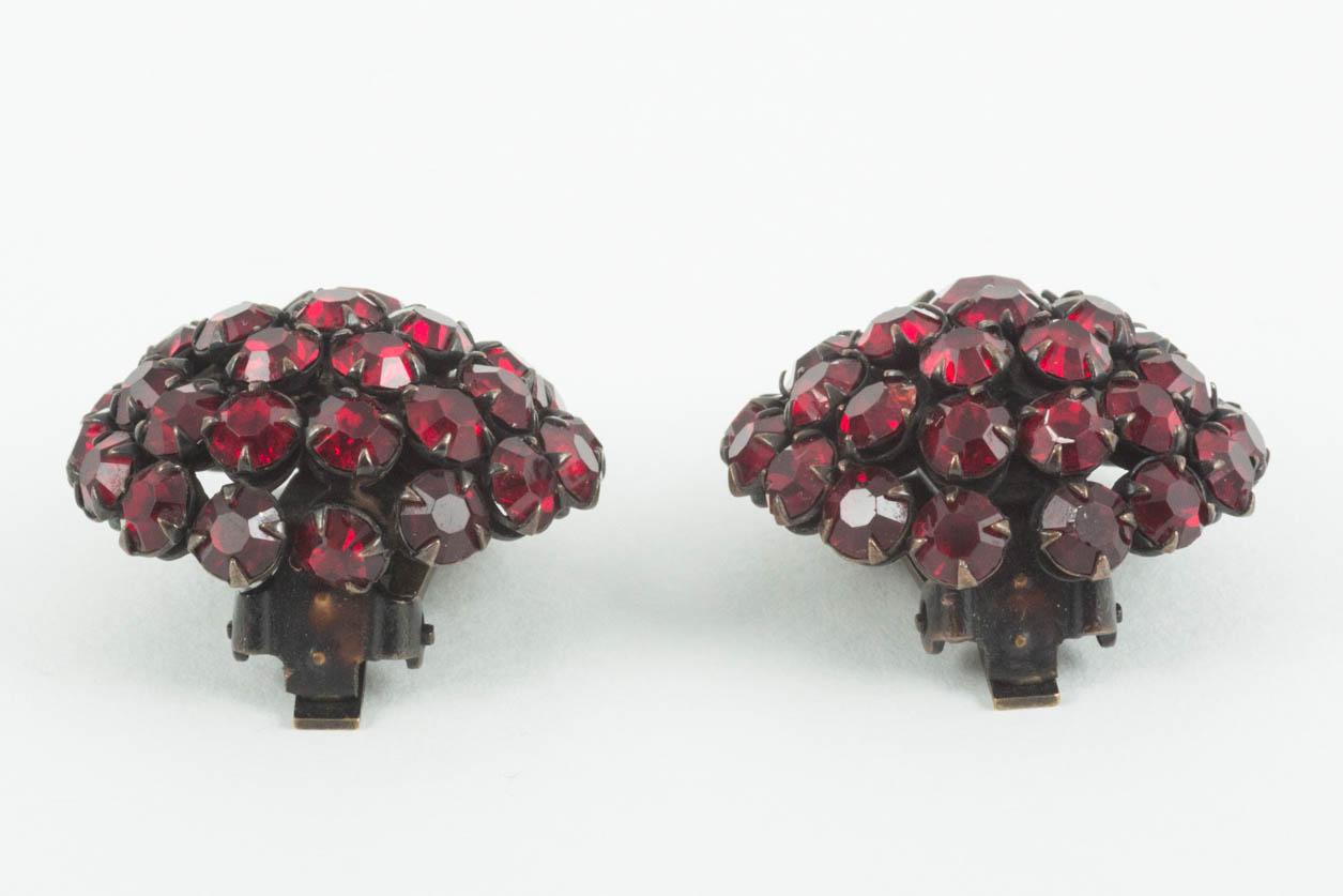 Deep ruby paste 'cruxiform'  brooch and earrings, Warner, USA, 1950s For Sale 1