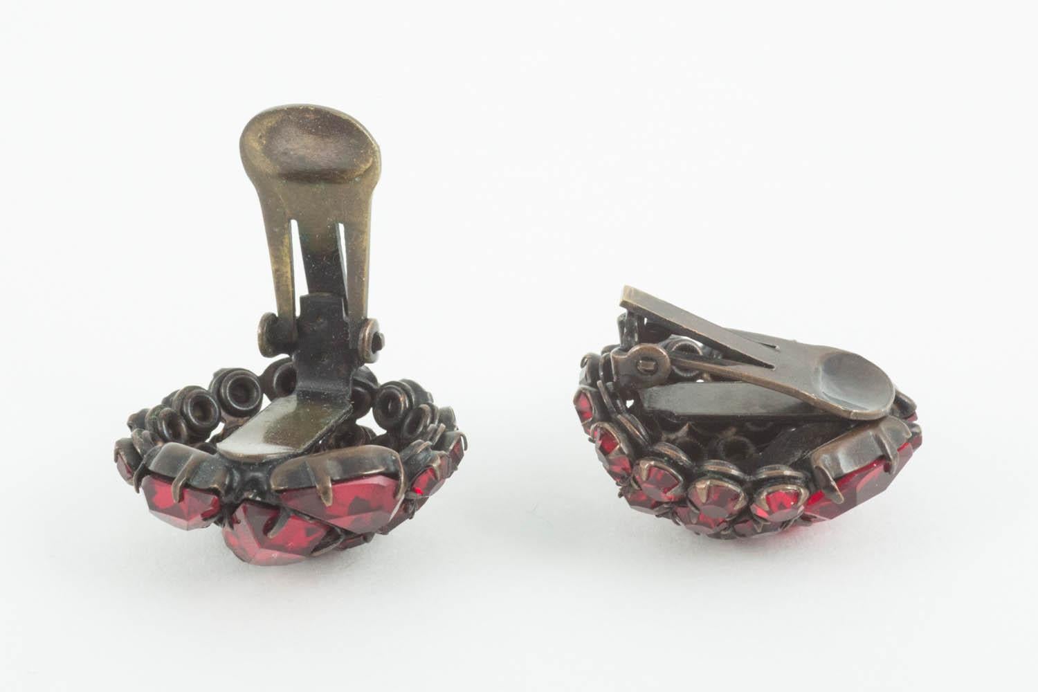 Deep ruby paste 'cruxiform'  brooch and earrings, Warner, USA, 1950s For Sale 2