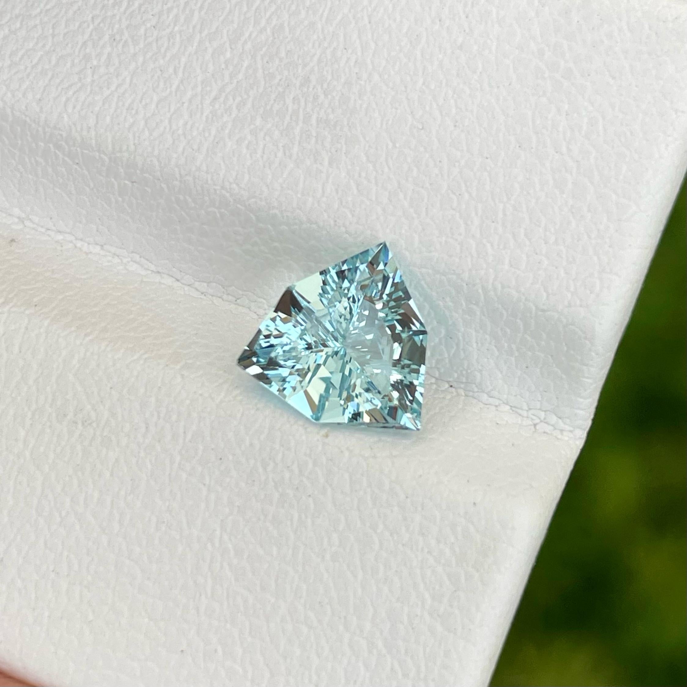Weight 1.65 carats 
Dimensions 9.2x9.2x4.7 mm
Treatment none 
Origin Pakistan 
Clarity Loupe clean 
Shape Triangular 
Cut Trilliant 

Perfect for any occasion, the Deep Sea Blue Aquamarine gemstone adds a touch of elegance and sophistication to any