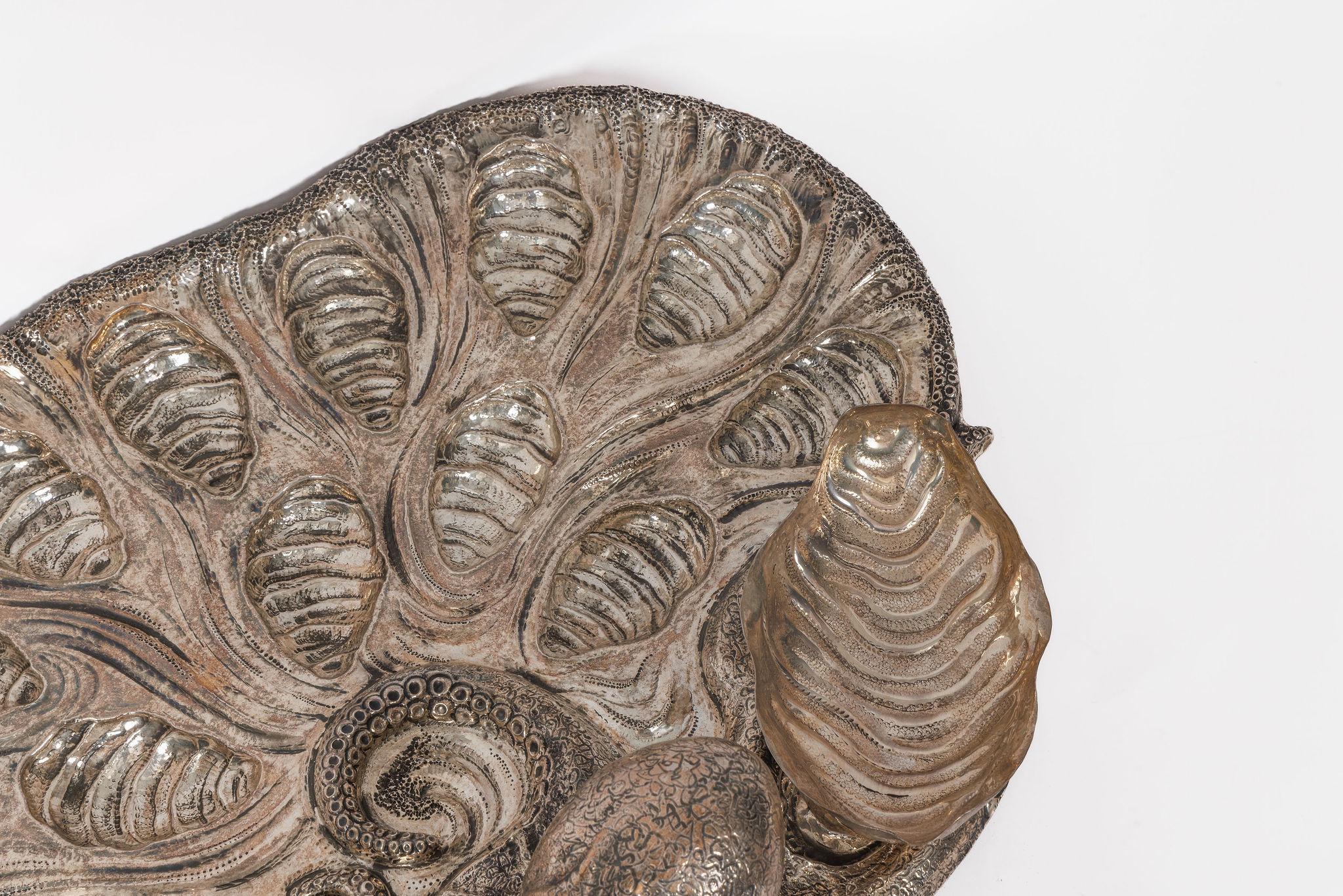Deep Sea Majesty: Buccellati Sterling Silver Marine Oyster Tray with Octopus In Good Condition For Sale In Queens, NY