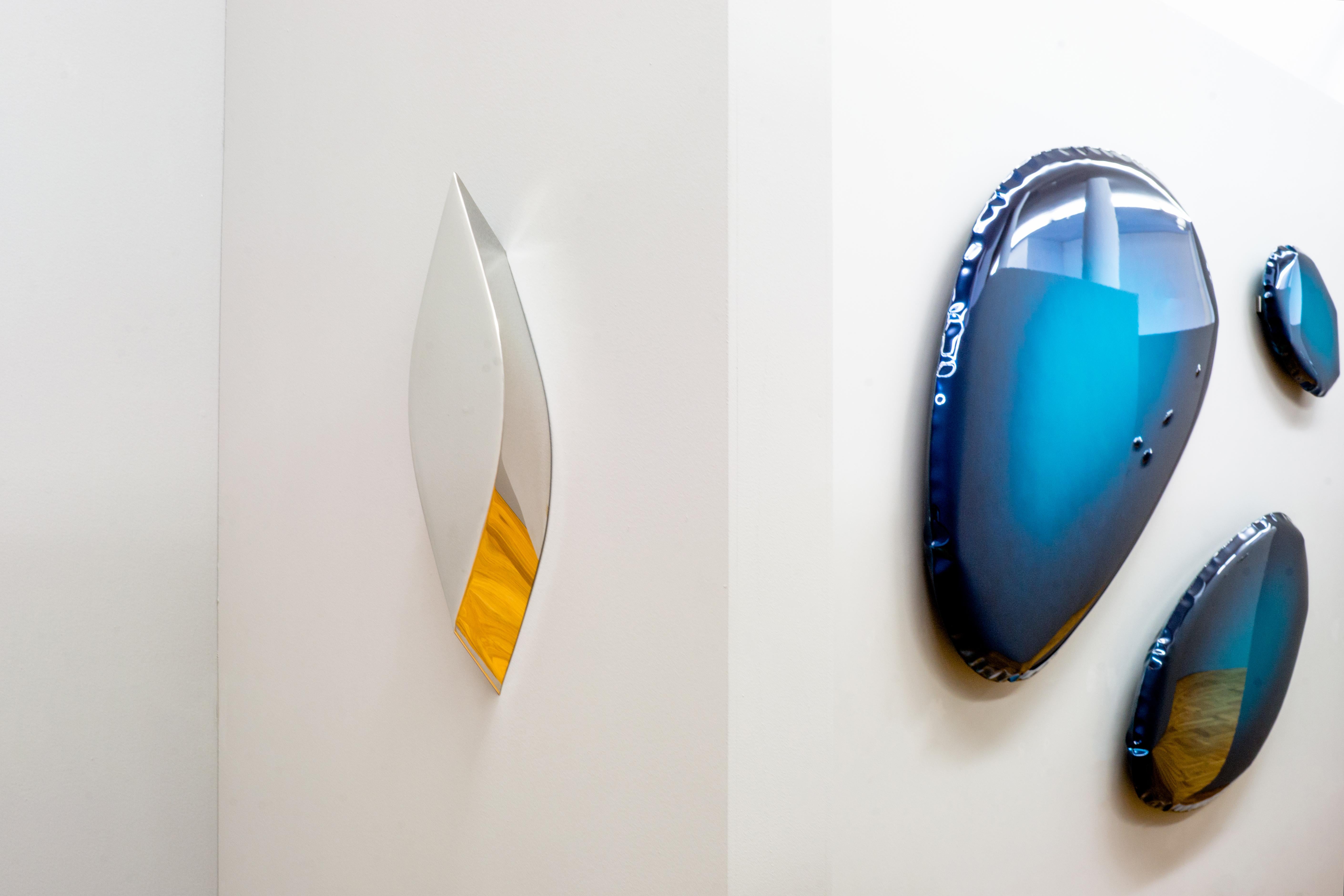 Blauer Tafla O5 Wandspiegel mit tiefem Raumteiler von Zieta (Edelstahl) im Angebot