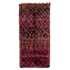 Tief getönter marokkanischer Beni M'Guild-Teppich Curated by Breuckelen Berber