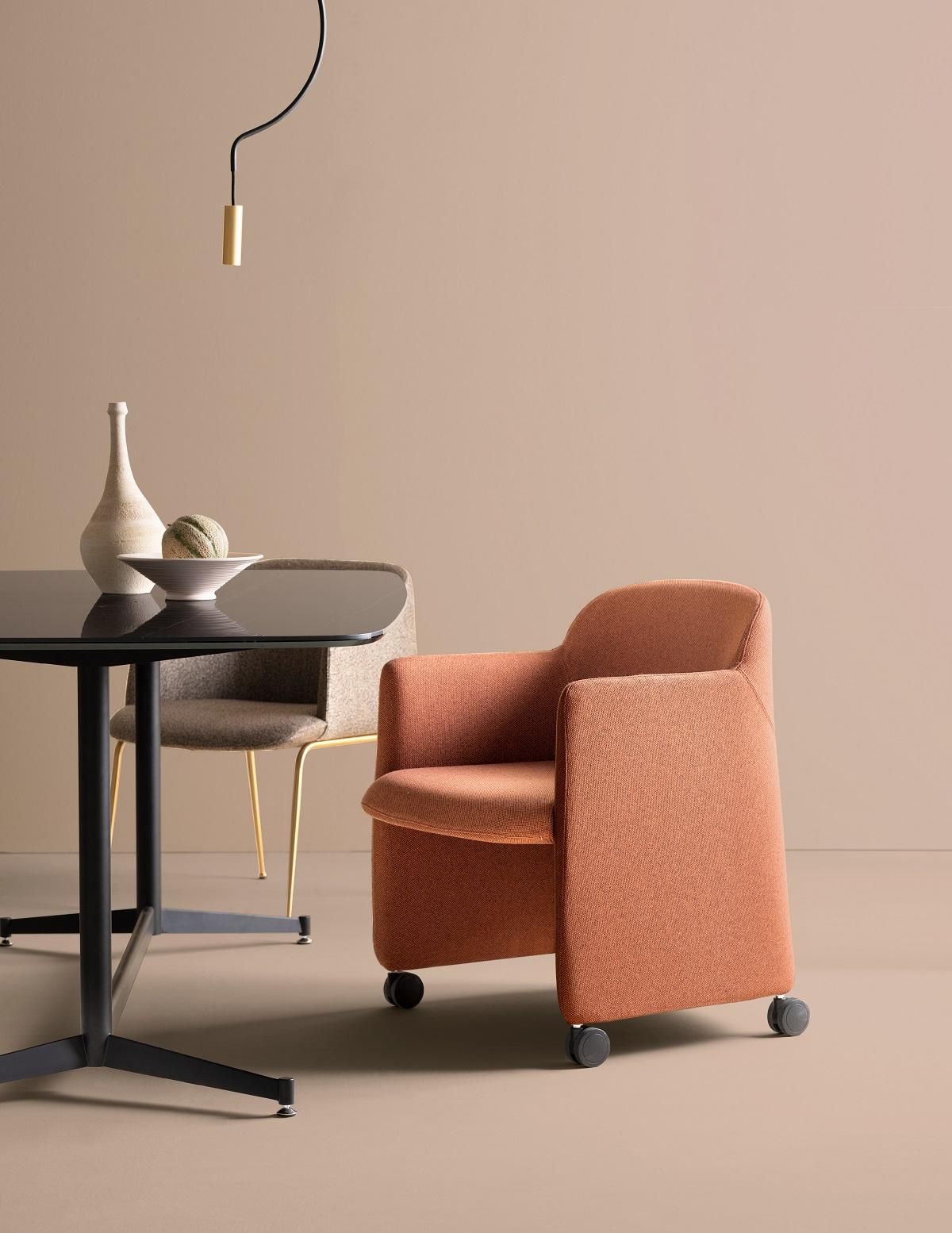 Silla Deep Tube de espuma de poliuretano e inserto de acero by Quinti Sedute Siglo XXI y contemporáneo en venta