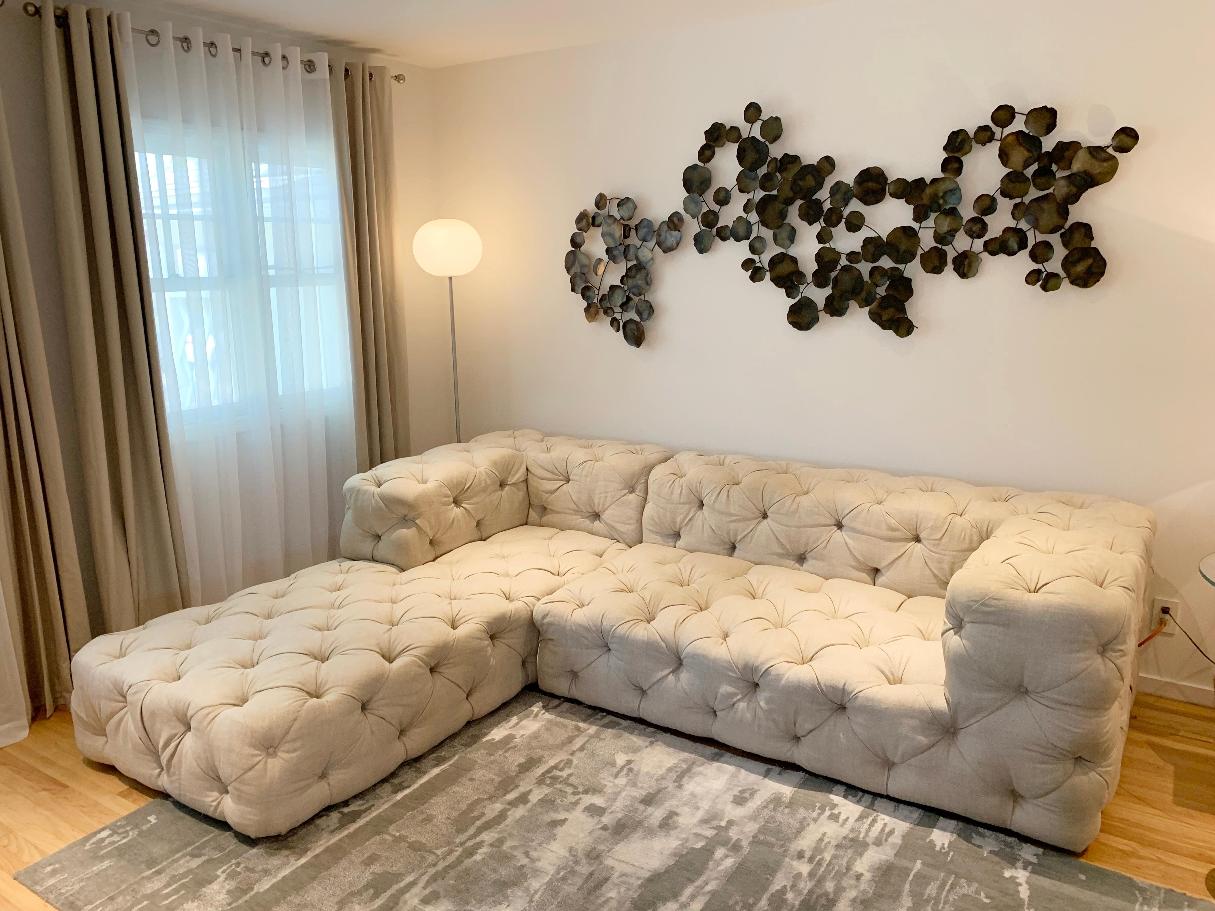 Beautiful deep tufted sectional sofa upholstered in cream colored linen fabric, excellent condition, beautifully made and ready to complete your project.
Piece with L shaped backrest
Measures: 6 feet wide x 46” deep x 29” high x 16” seat
