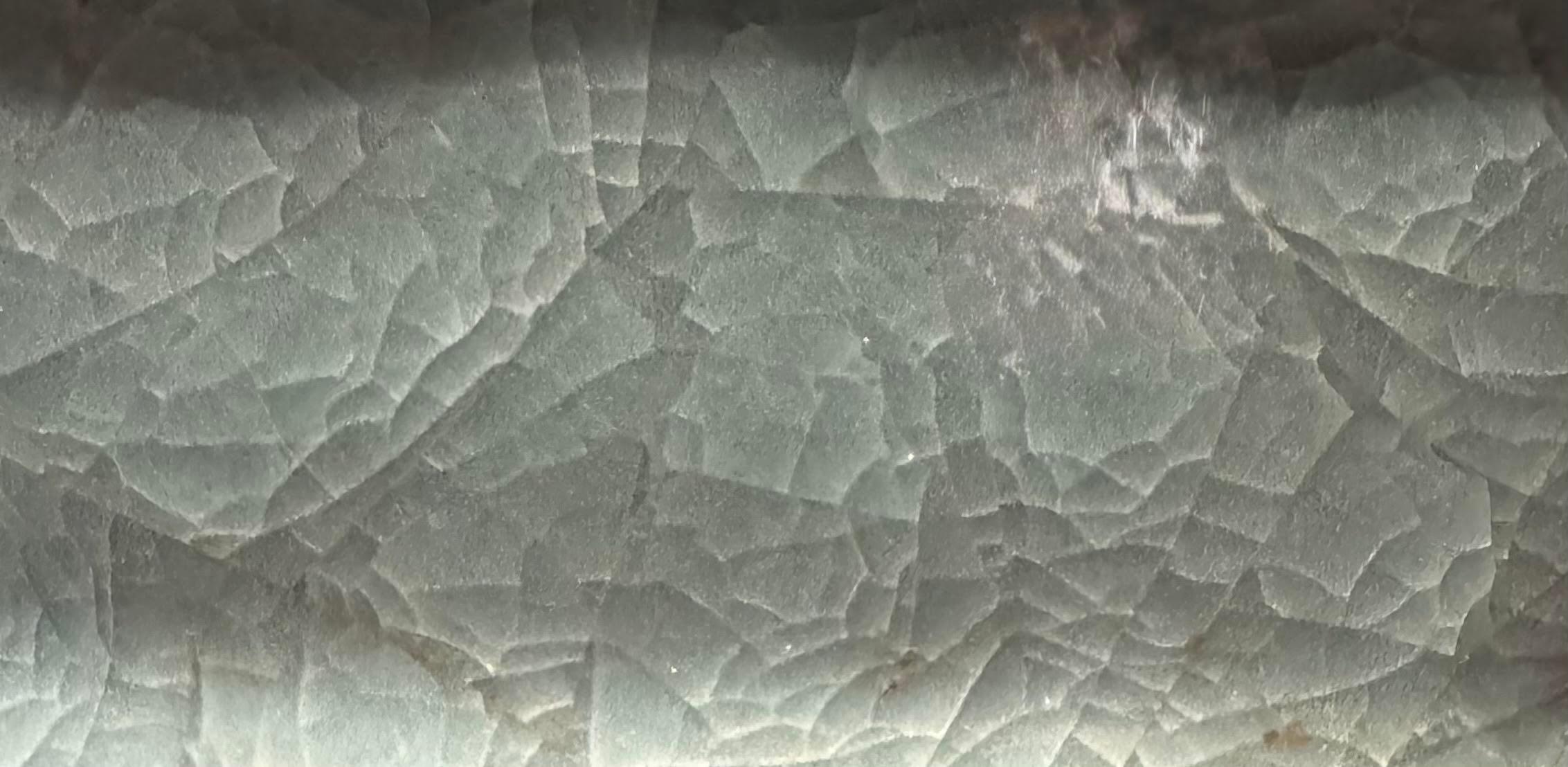 Vaso a collo scanalato con smalto craquelé turchese intenso, Cina, Contemporaneo In condizioni Nuovo in vendita a New York, NY