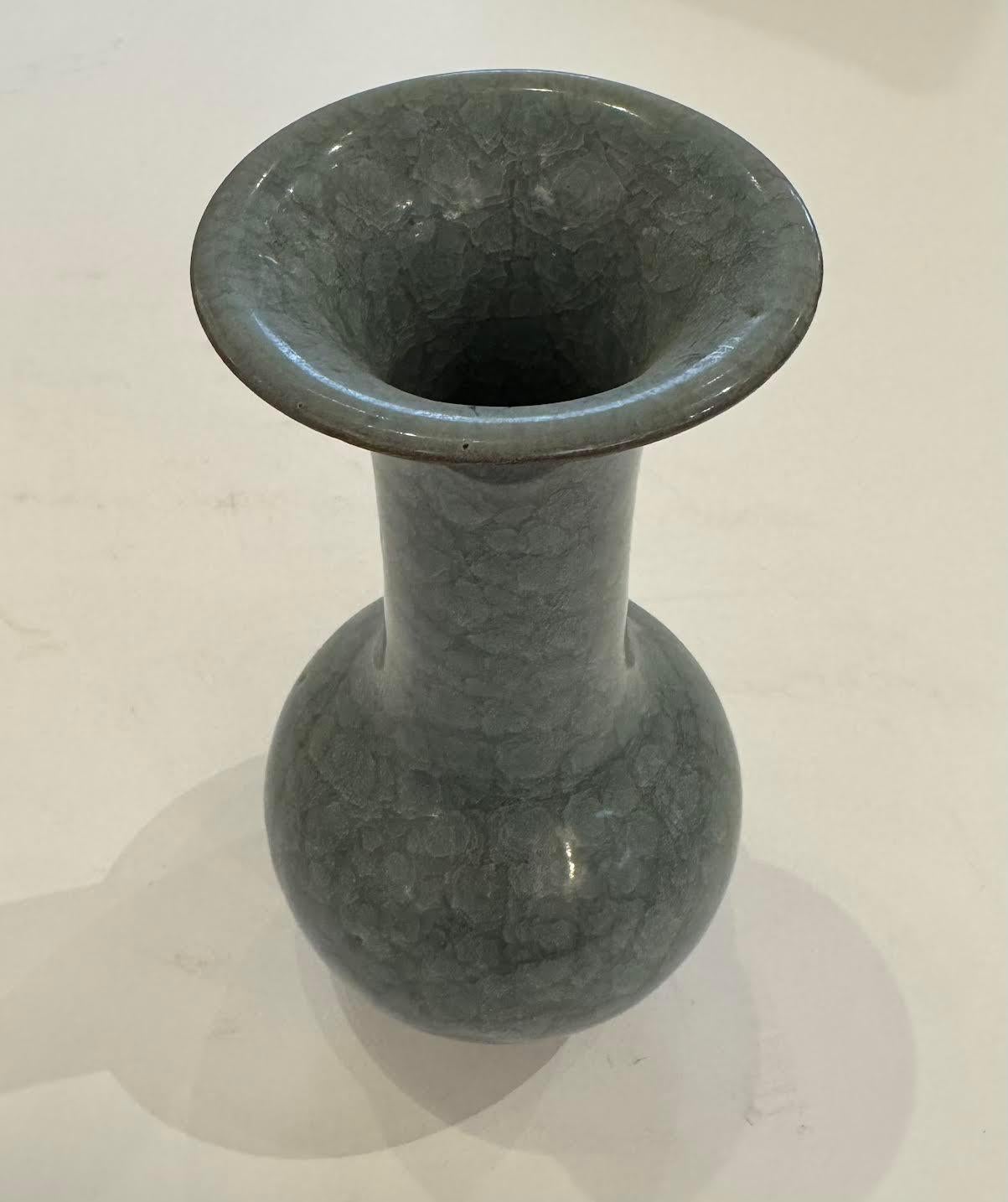 Cinese Vaso a collo scanalato con smalto craquelé turchese intenso, Cina, Contemporaneo in vendita