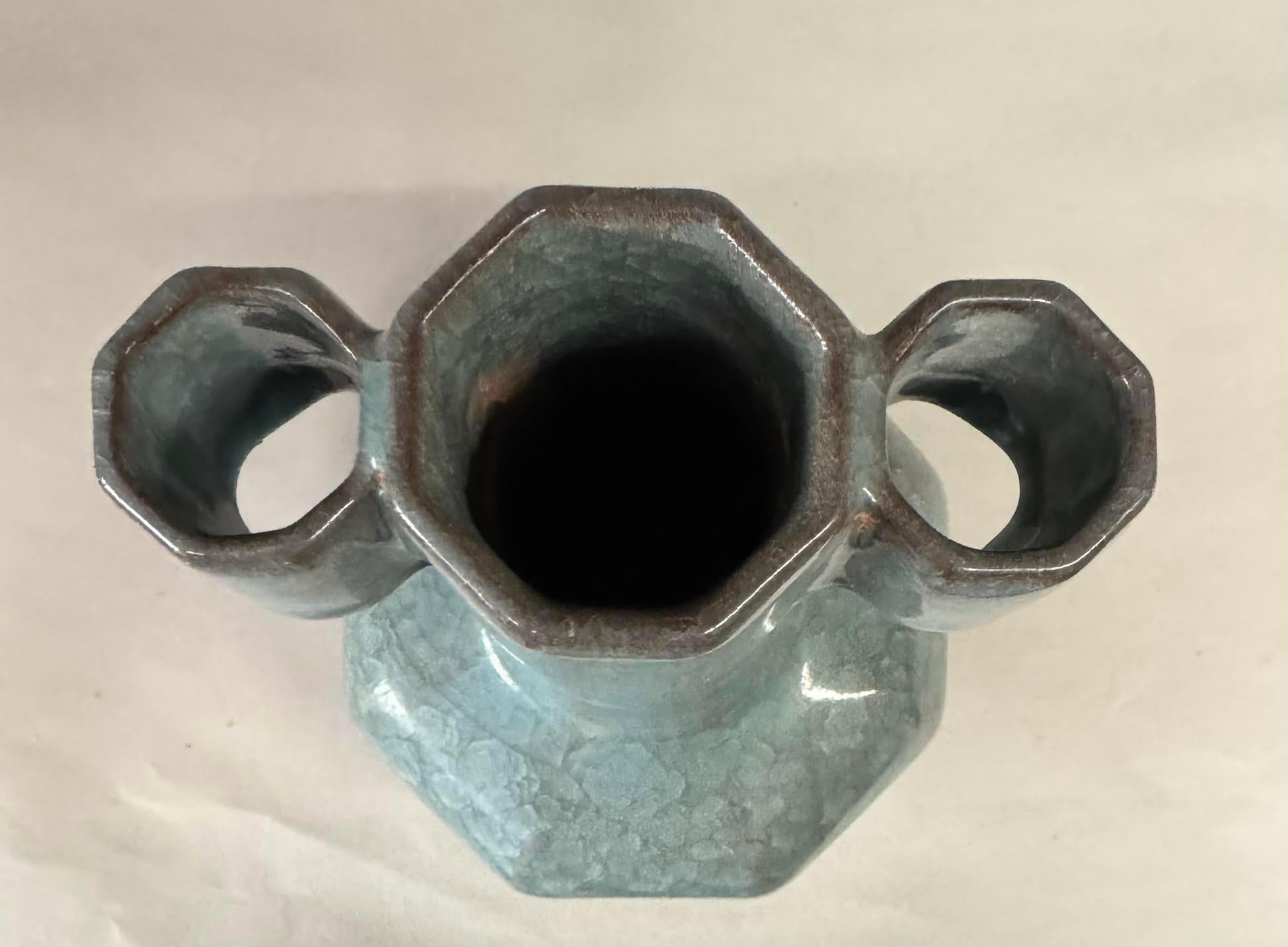 Cinese Vaso tubolare a forma di manico con smalto craquelé turchese intenso, Cina, Contemporaneo in vendita