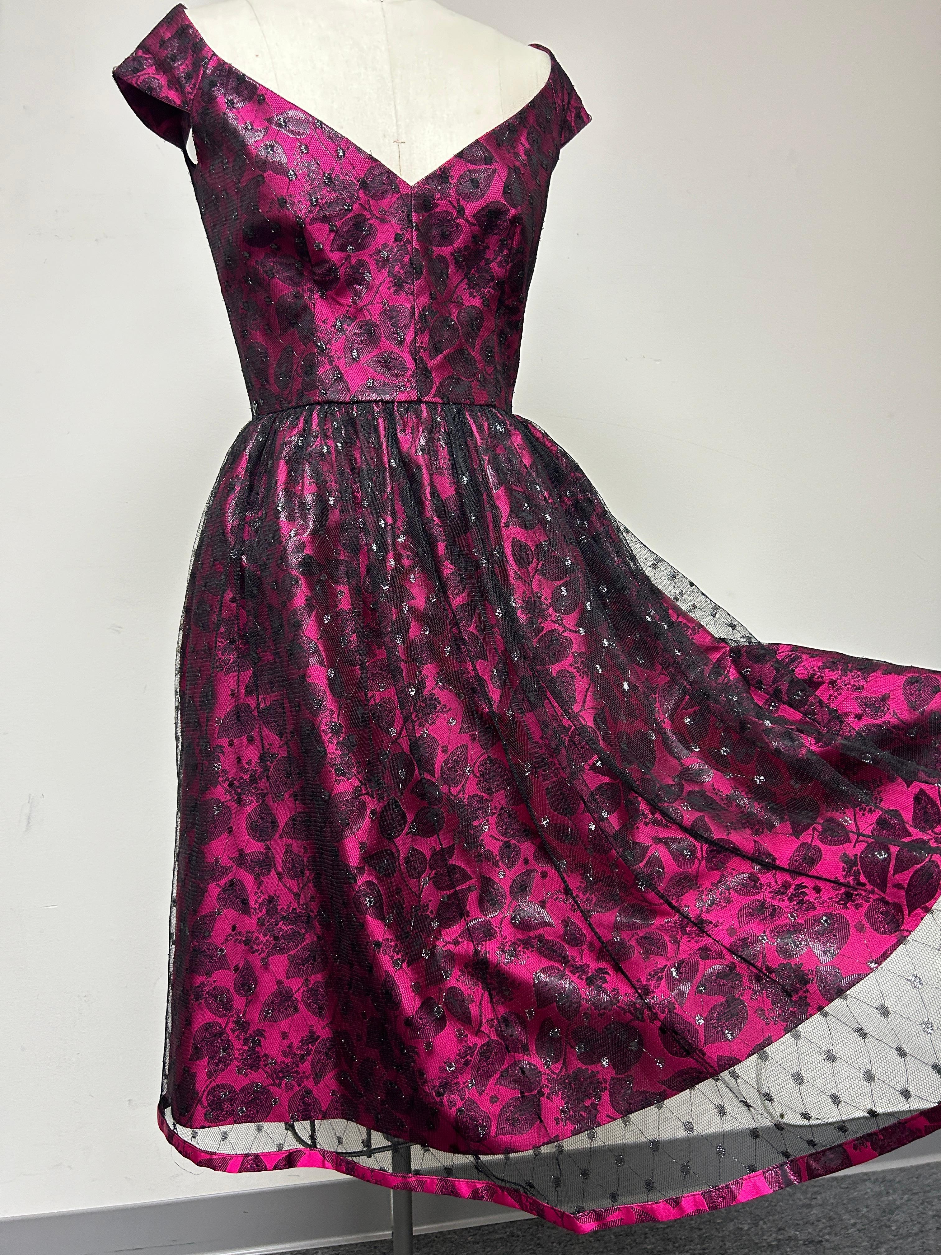 Party Dress in Fuchsia and Black Lace with Low V neck For Sale 2