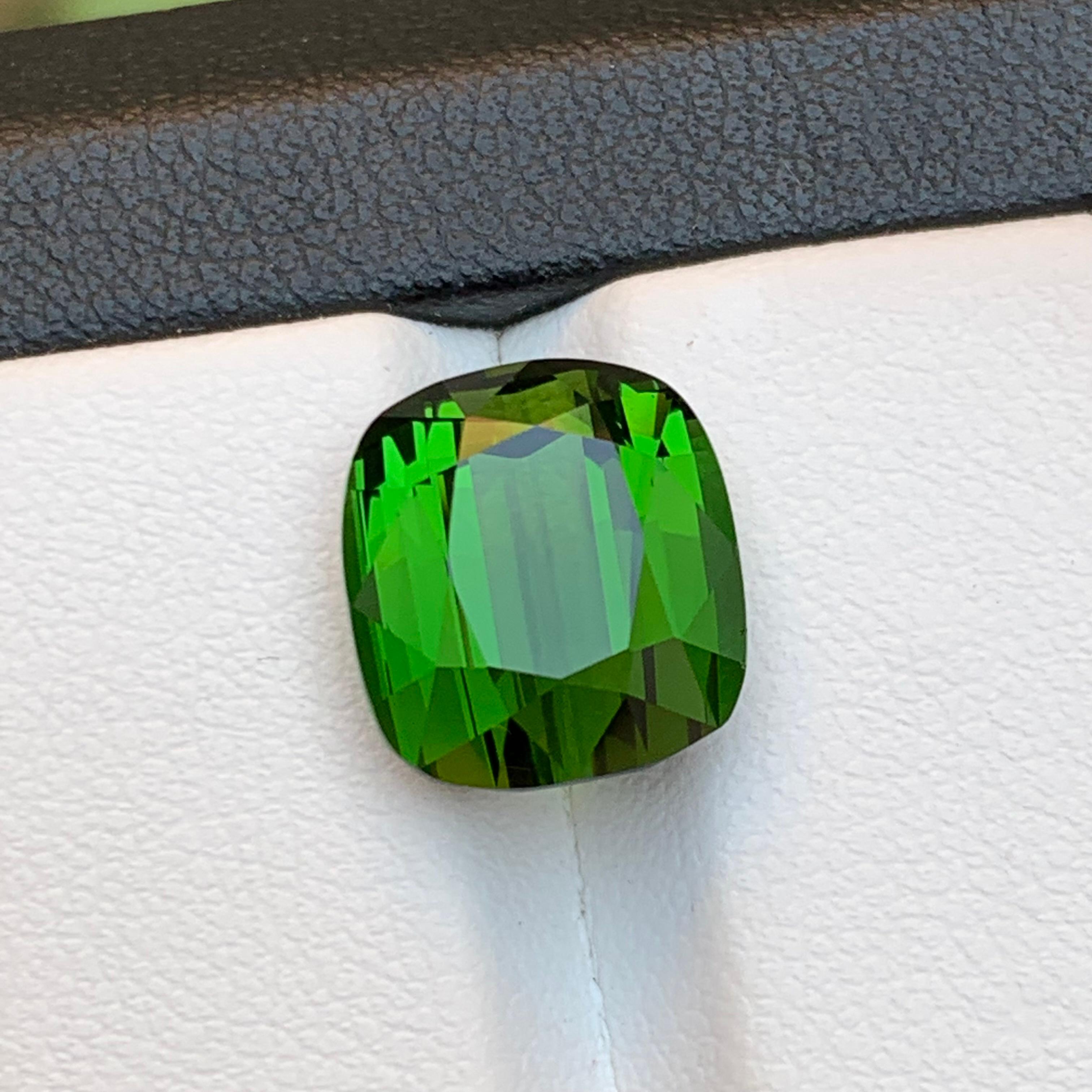 Deep Vivid Green Natural Tourmaline Loose Gemstone 8.25 Ct Cushion Cut Jewelry For Sale 8