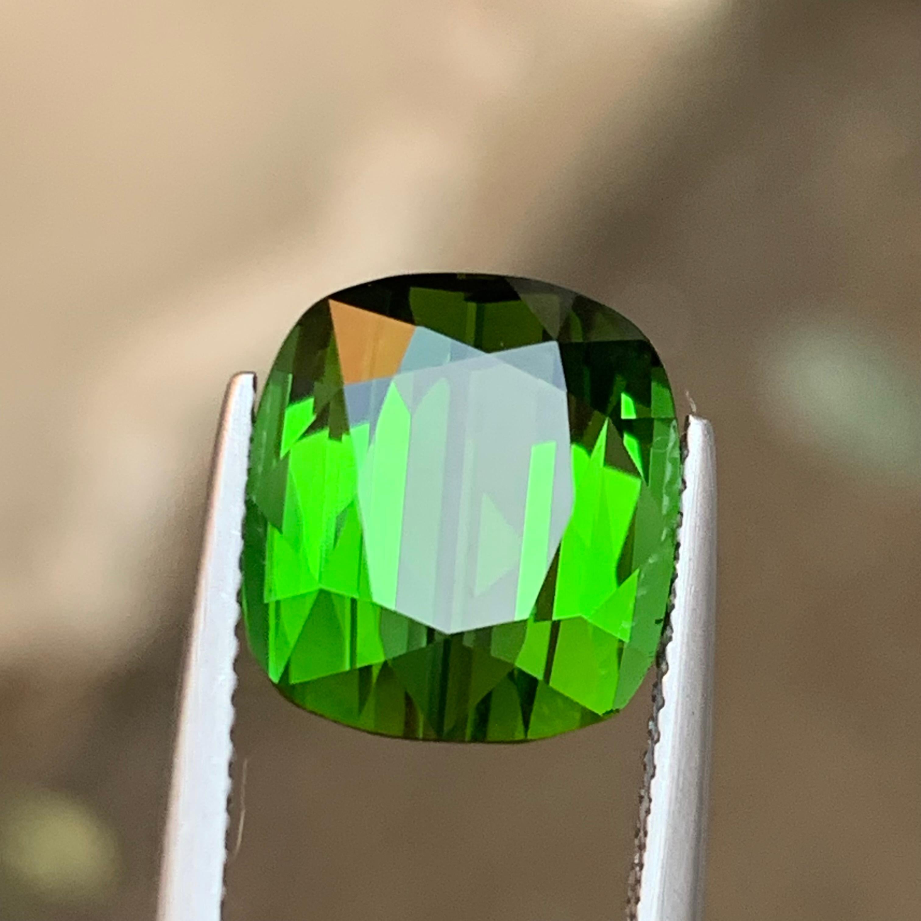 Contemporary Deep Vivid Green Natural Tourmaline Loose Gemstone 8.25 Ct Cushion Cut Jewelry For Sale