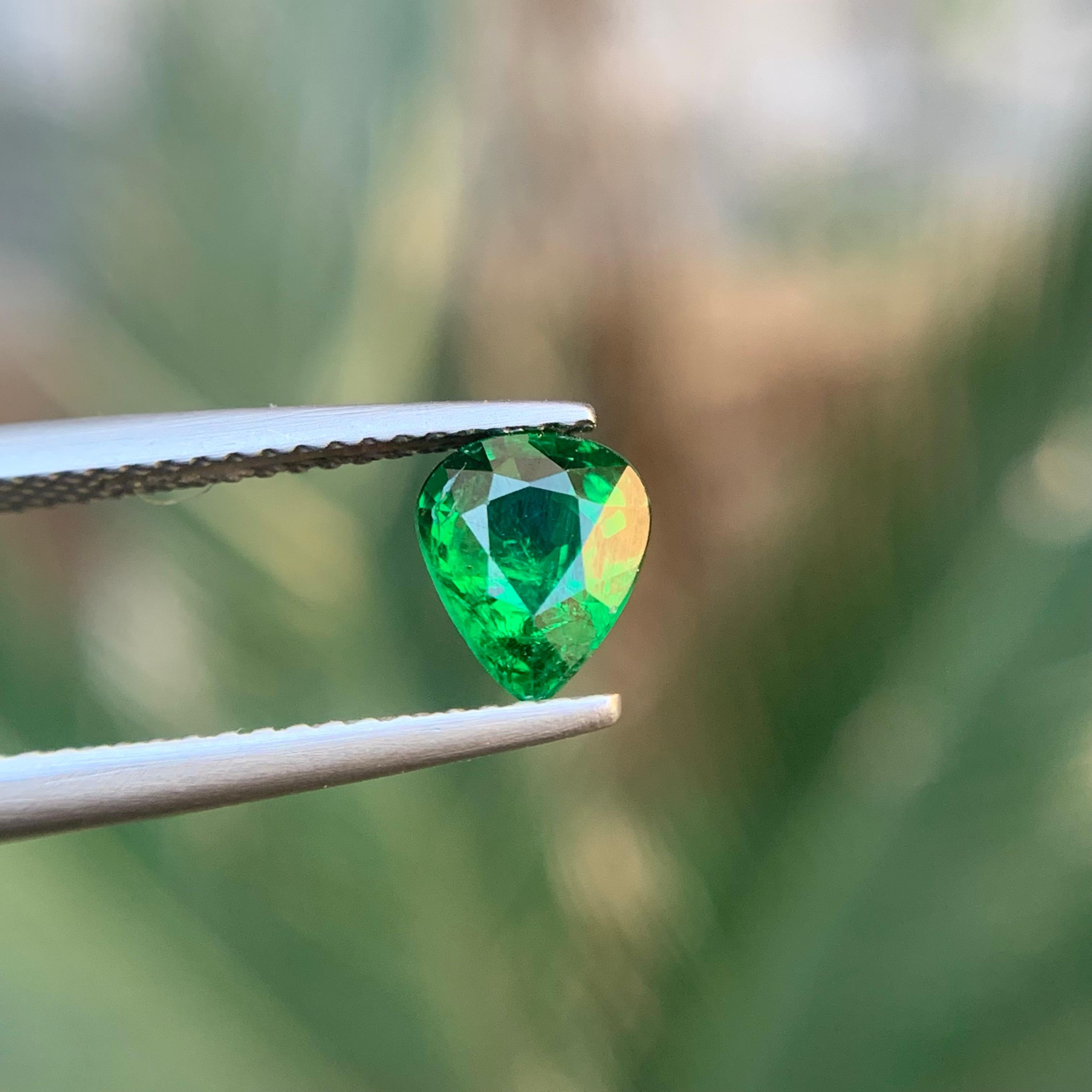 Anello di tsavorite naturale verde intenso, ciondolo, gemma sciolta 1 carato taglio pera in vendita 4