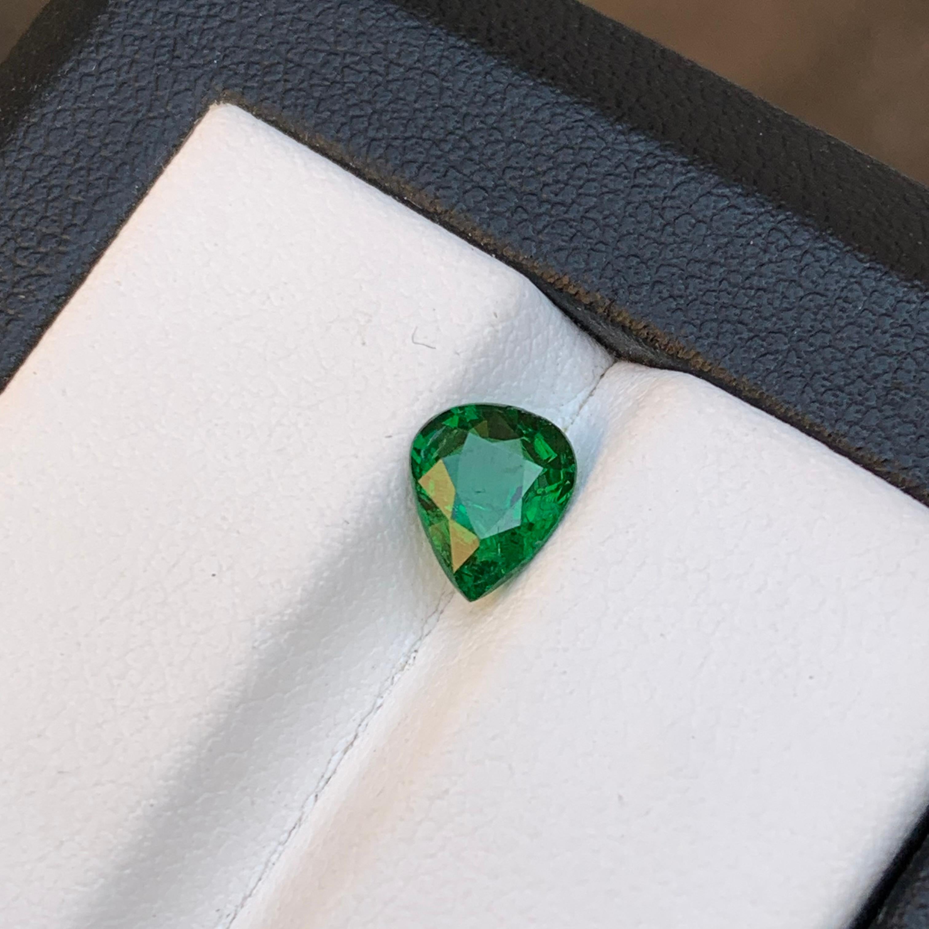 Contemporaneo Anello di tsavorite naturale verde intenso, ciondolo, gemma sciolta 1 carato taglio pera in vendita