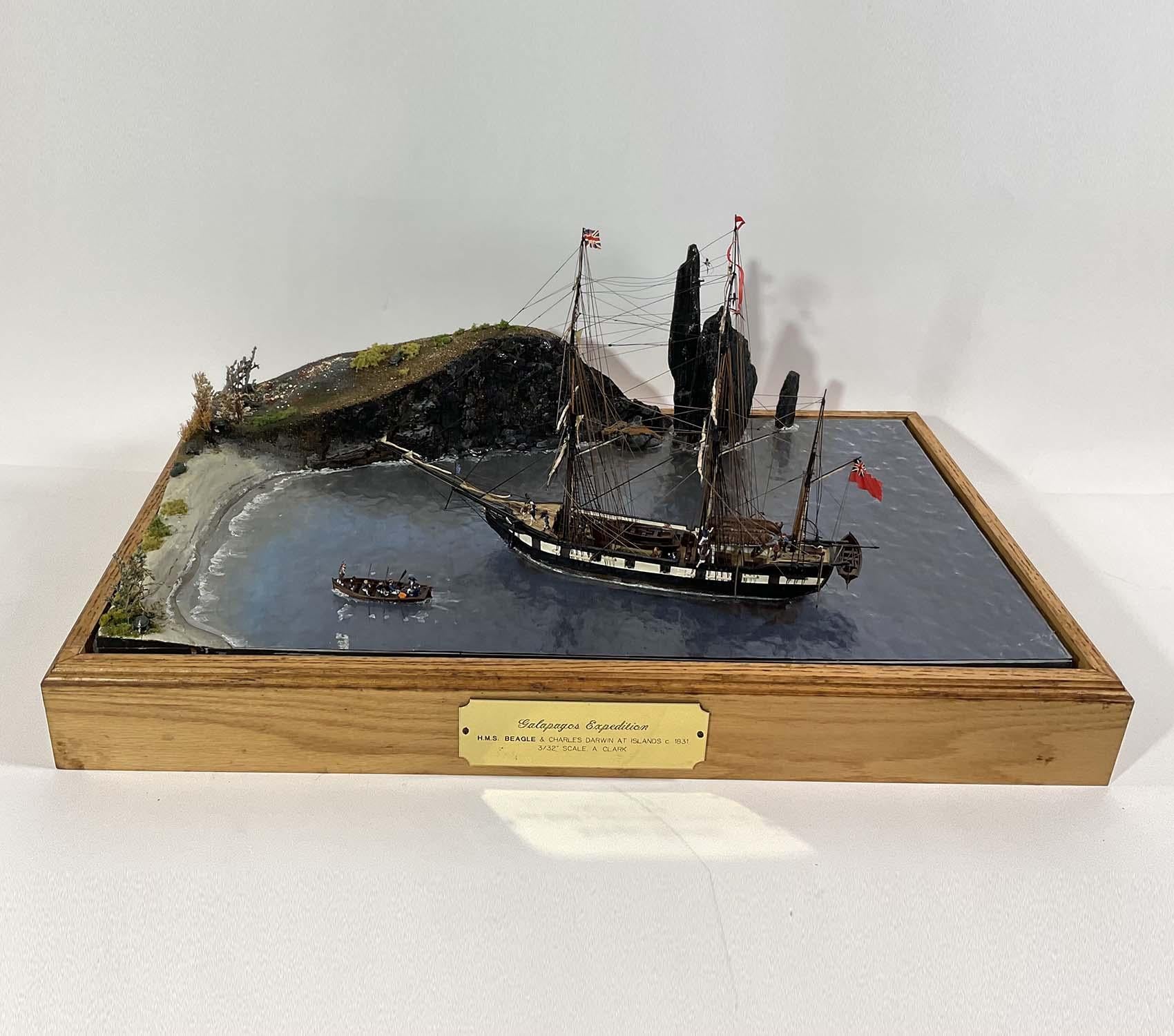 Fabuleux diorama maritime avec plaque gravée 