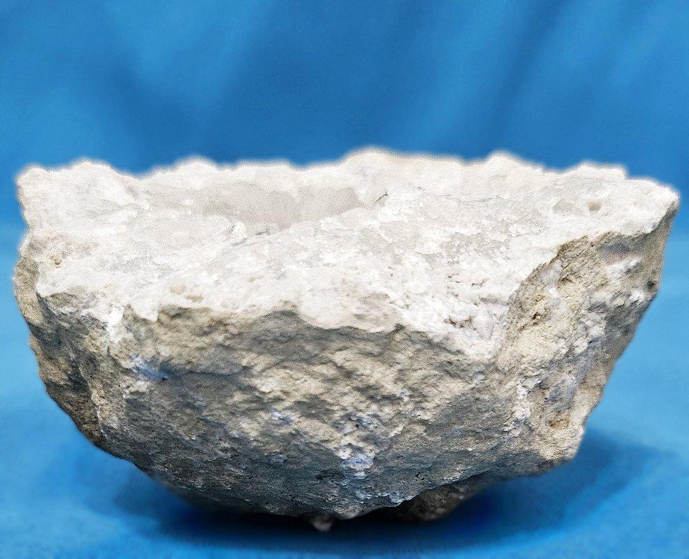 Sconosciuto VENDITA CON CHIUSURA - Geode naturale di cristallo bianco intenso, forma a ciotola in vendita