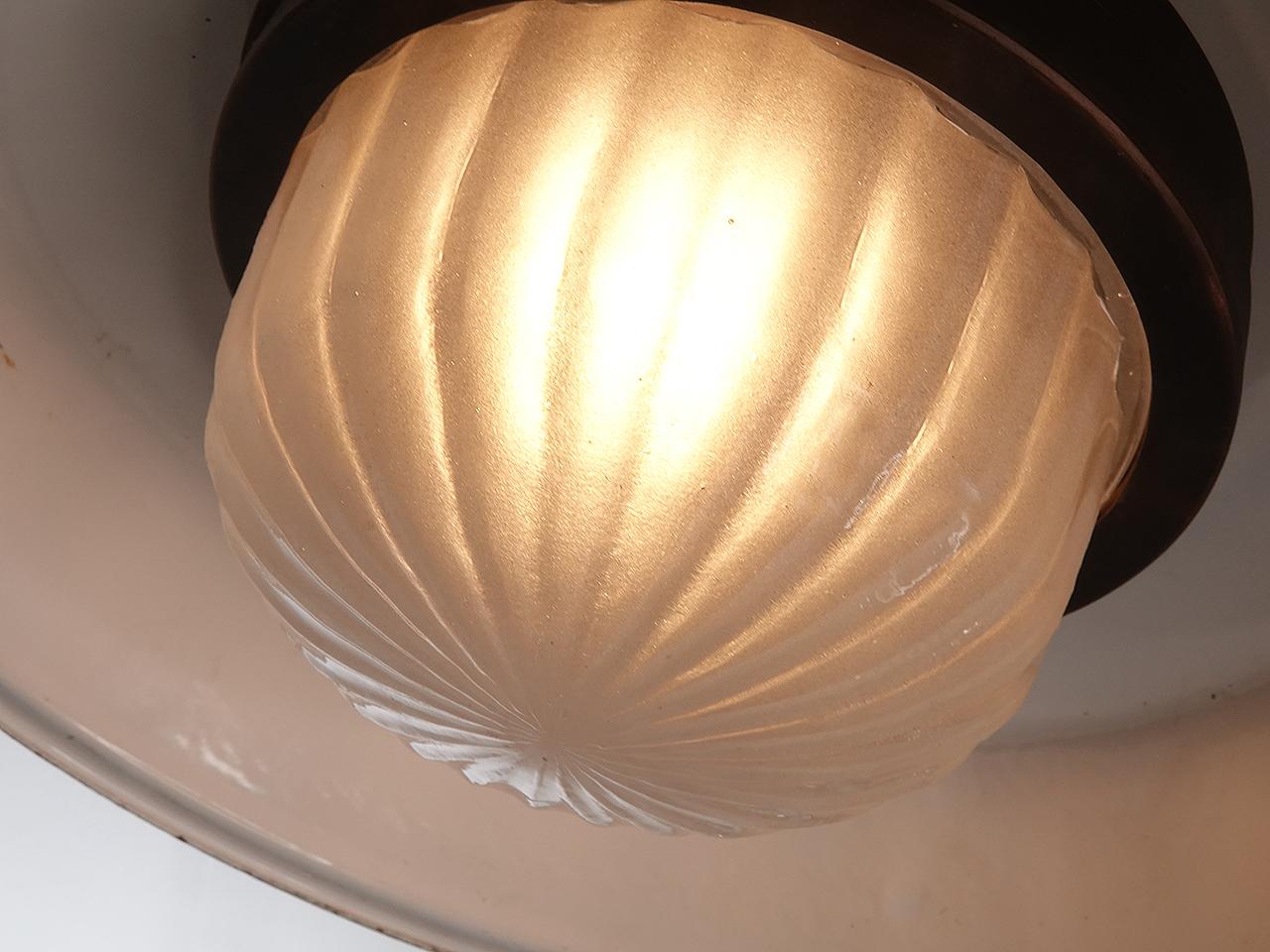 Pantalla de porcelana blanca profunda con cúpula esmerilada Industrial en venta