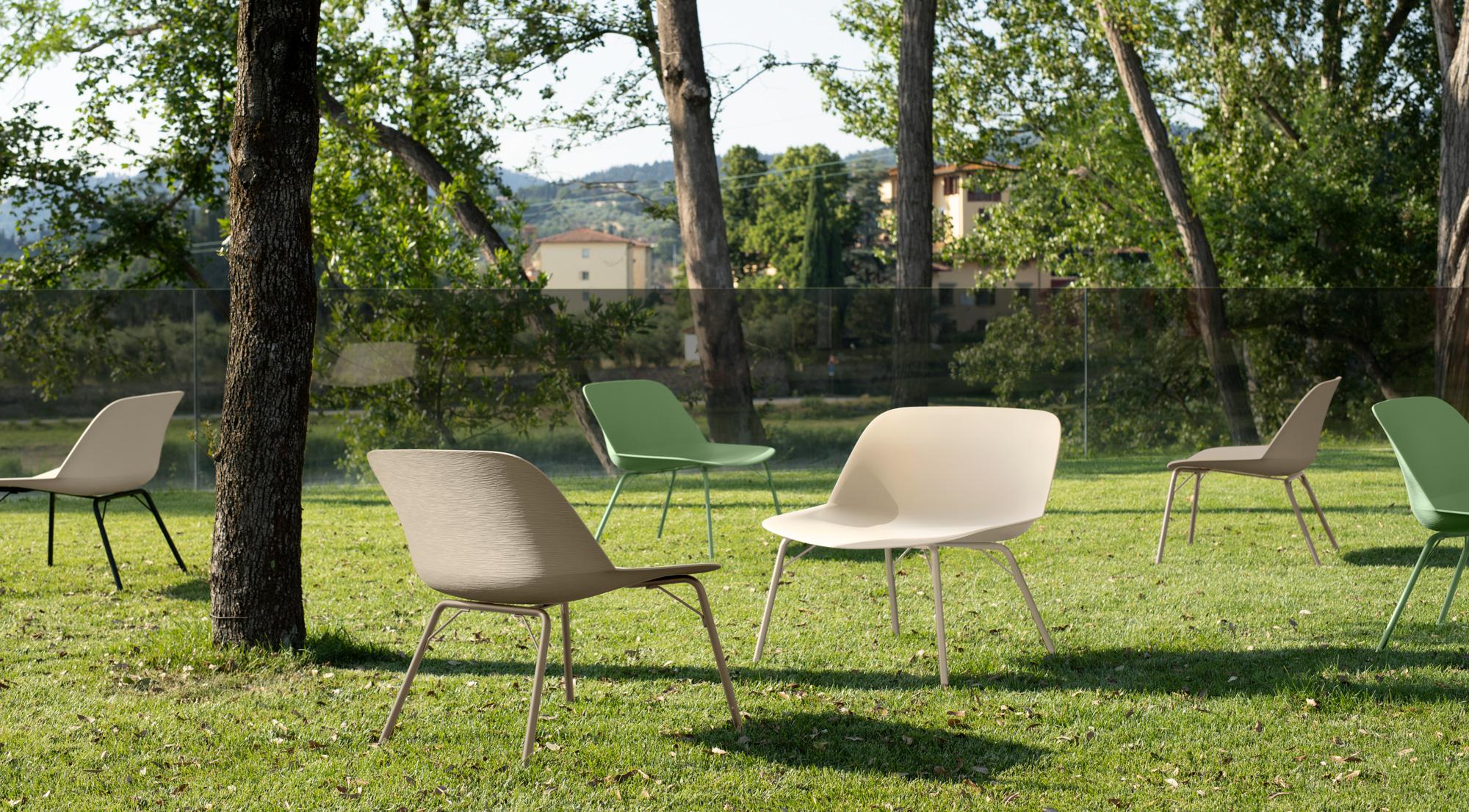 Italian Deep XL Armchair in Polypropylene Shell & Steel Painted Frame by Quinti Sedute For Sale