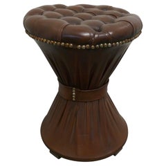 Tabouret en cuir Tam à boutons profonds