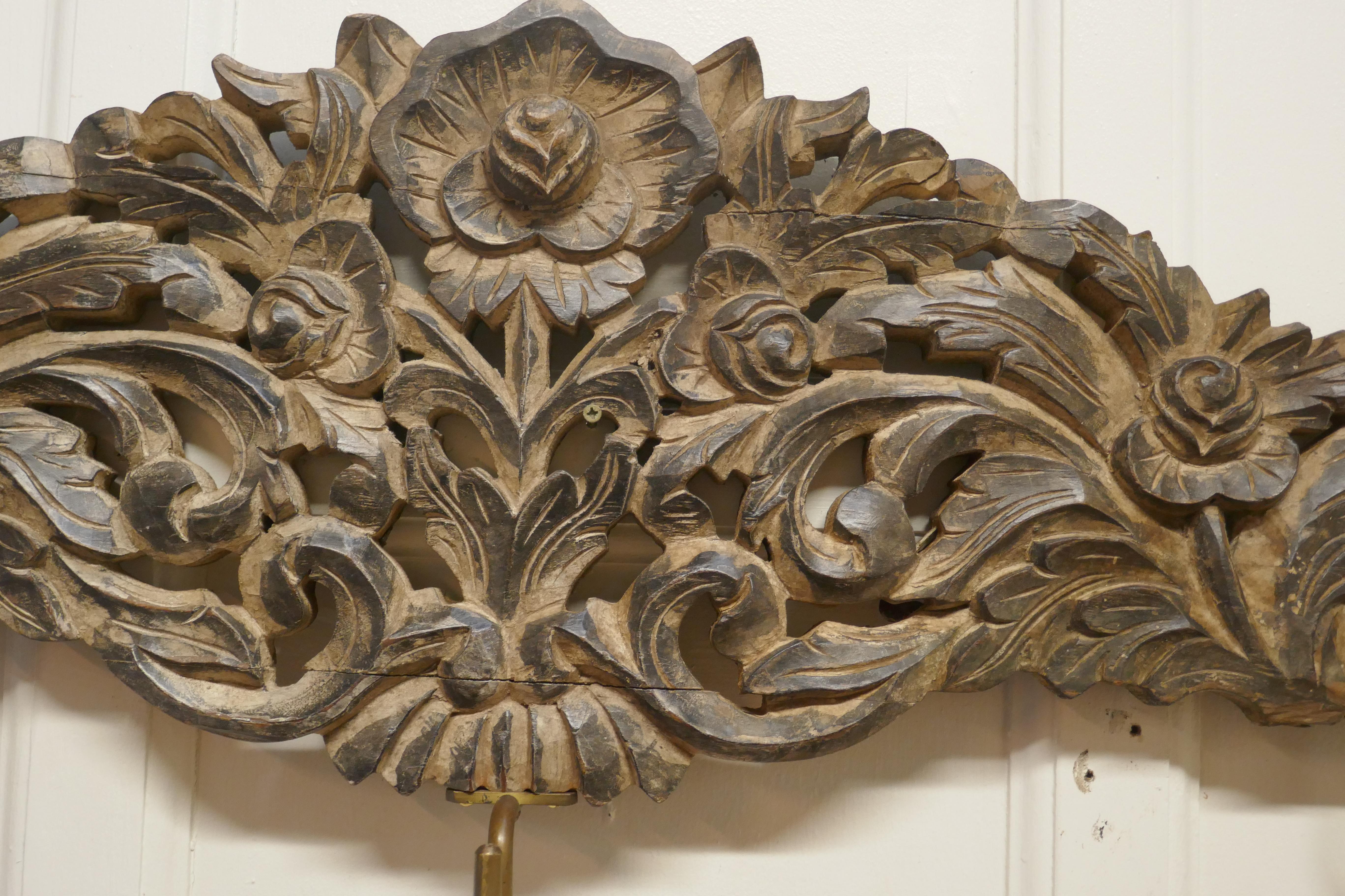 Deeply Carved Hat and Coat Hooks Rack In Good Condition For Sale In Chillerton, Isle of Wight