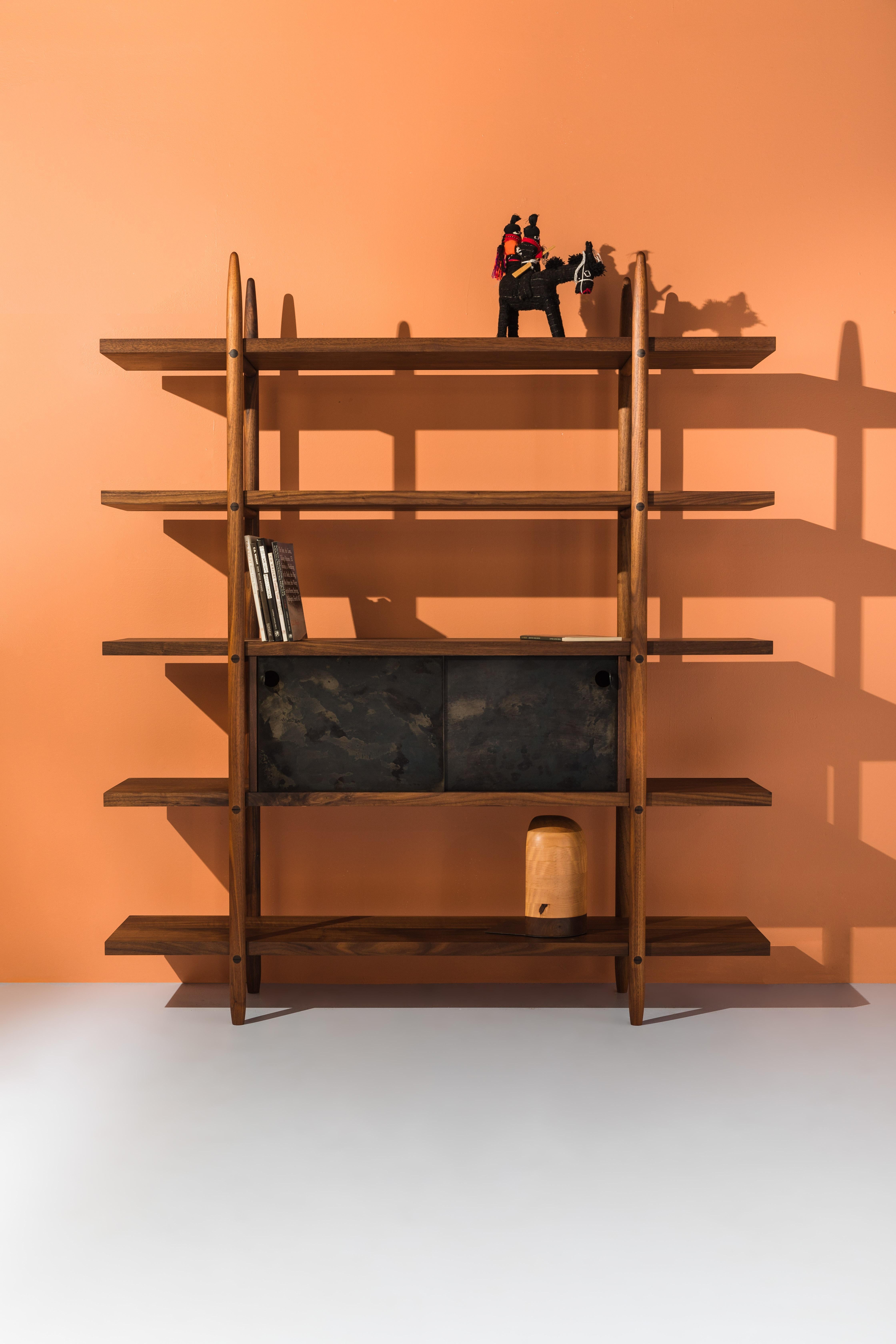 Deepstep Shelving, Maple, Walnut and Ebony Bookshelf with Fine Wood Detailing  im Angebot 3
