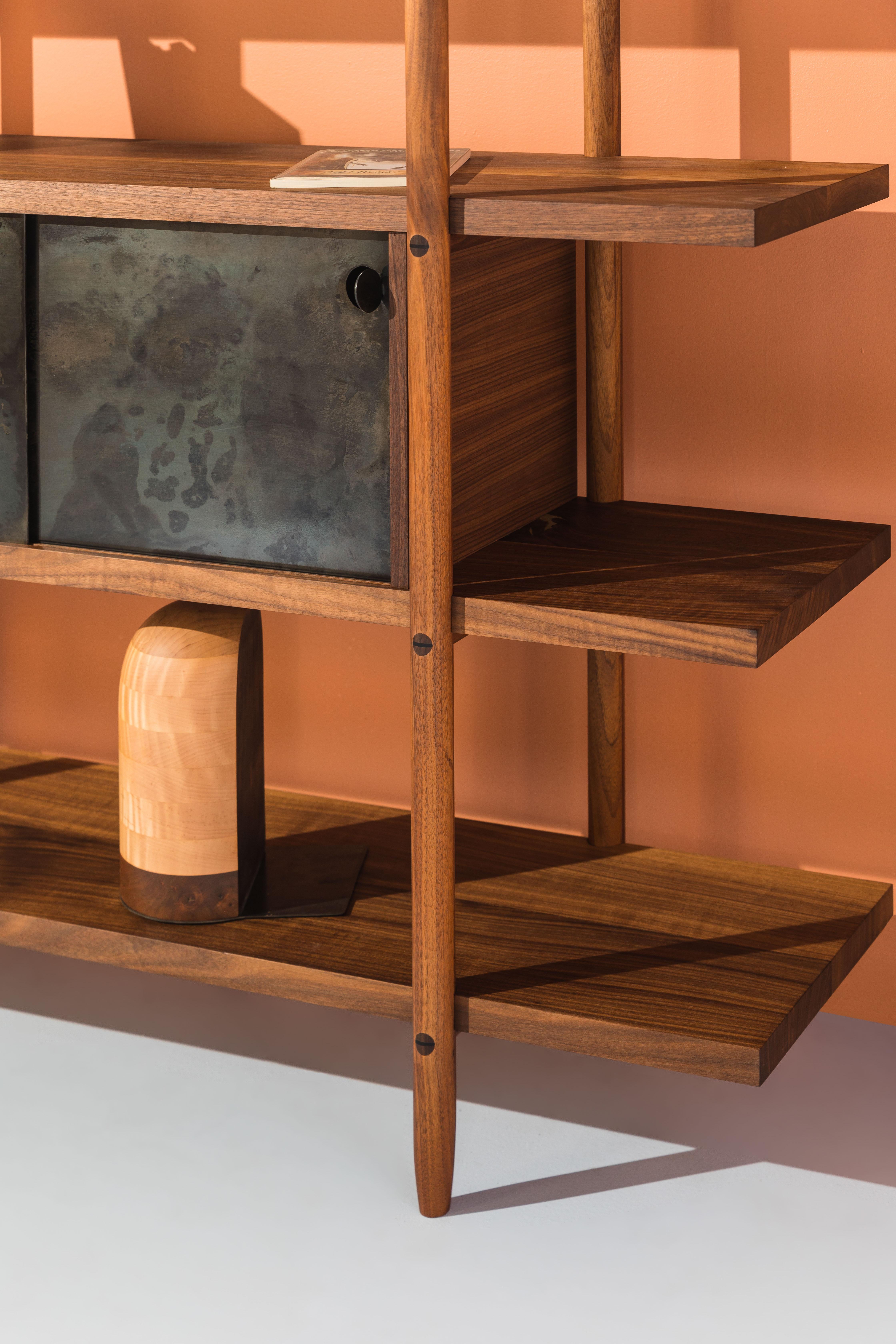 Deepstep Shelving, Maple, Walnut and Ebony Bookshelf with Fine Wood Detailing  im Angebot 5
