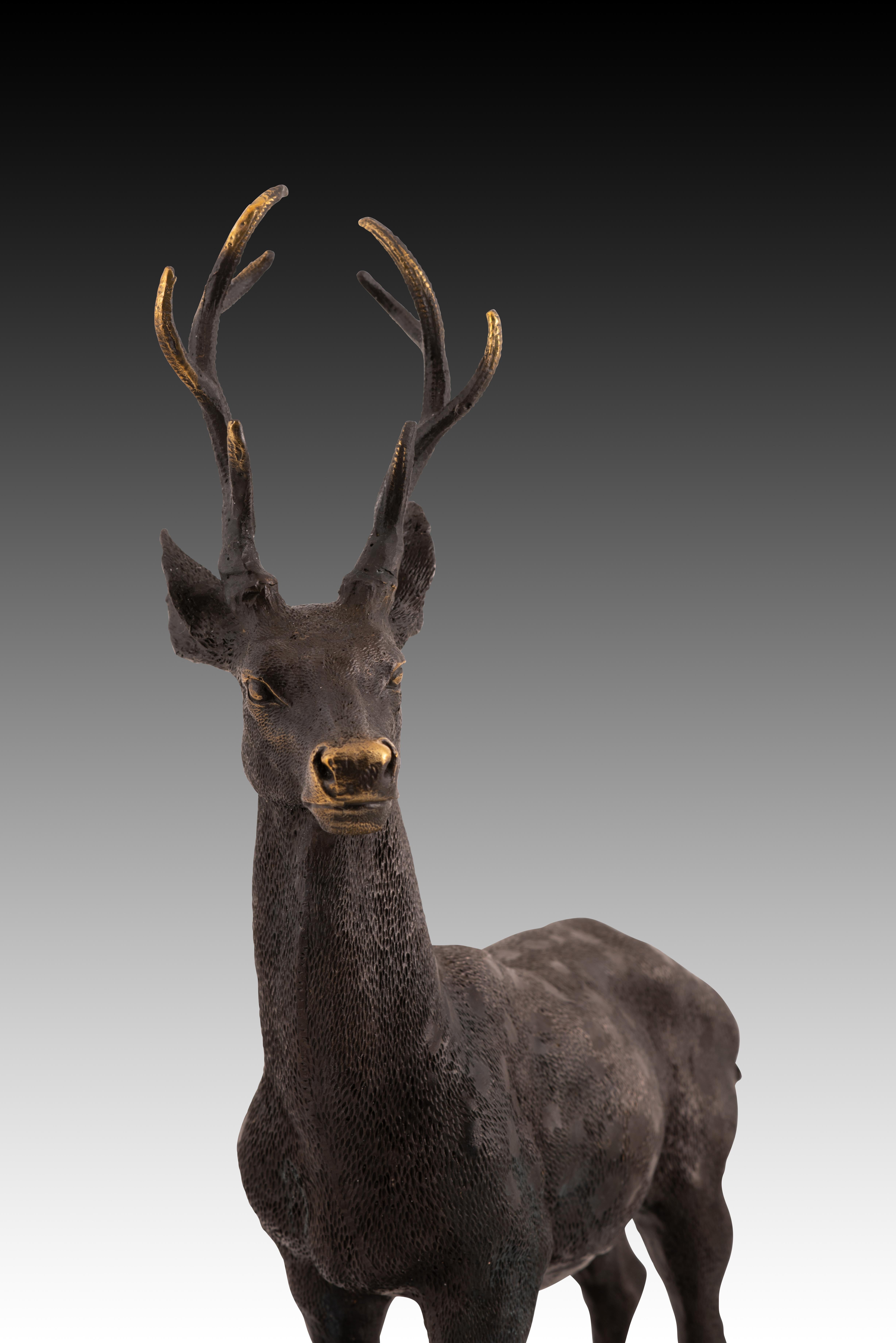 20ième siècle Chevreuil. Bronze, marbre. Suivant les modèles du 19ème siècle.