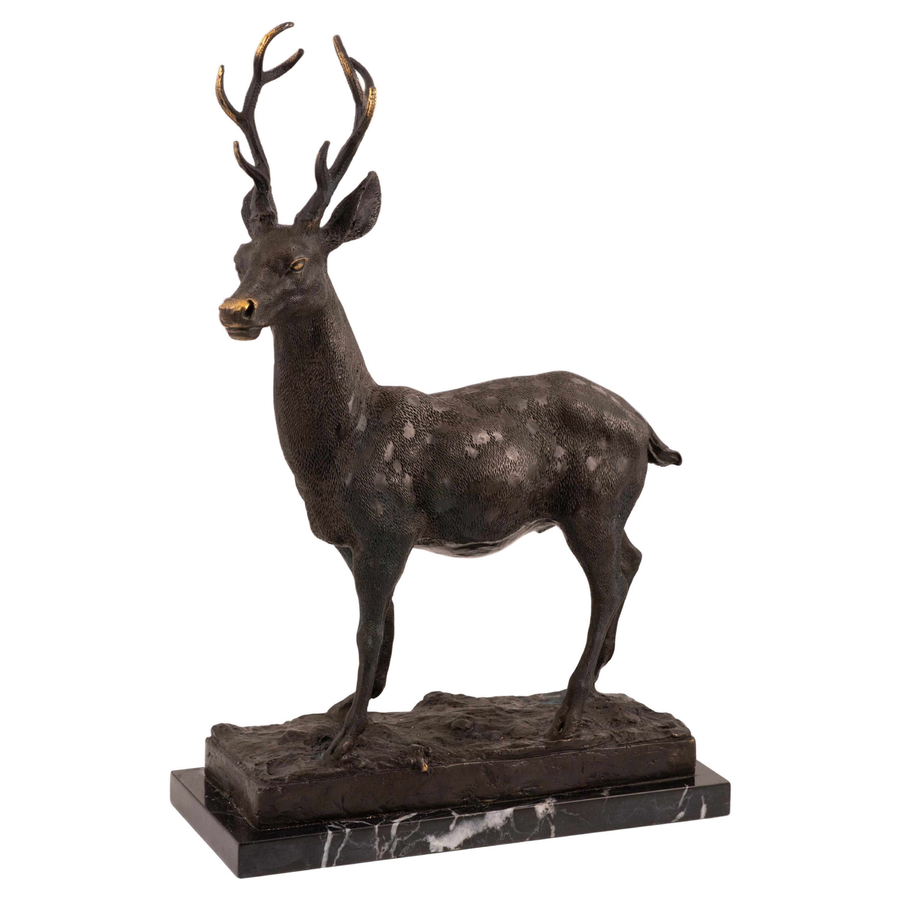 Chevreuil. Bronze, marbre. Suivant les modèles du 19ème siècle.