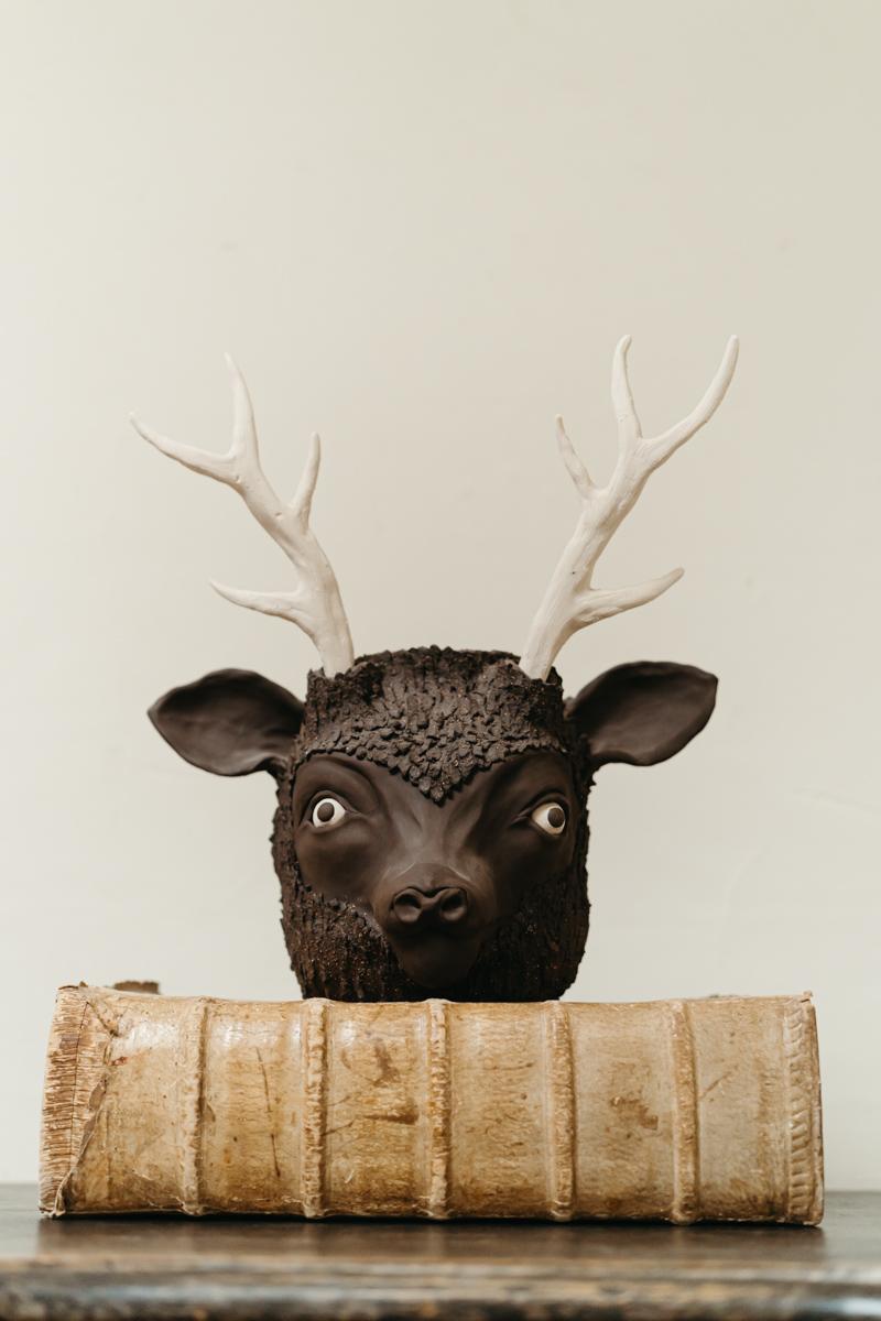 „Deer“ Keramik-Kunstwerk von Luis Vidal (Spanisch) im Angebot