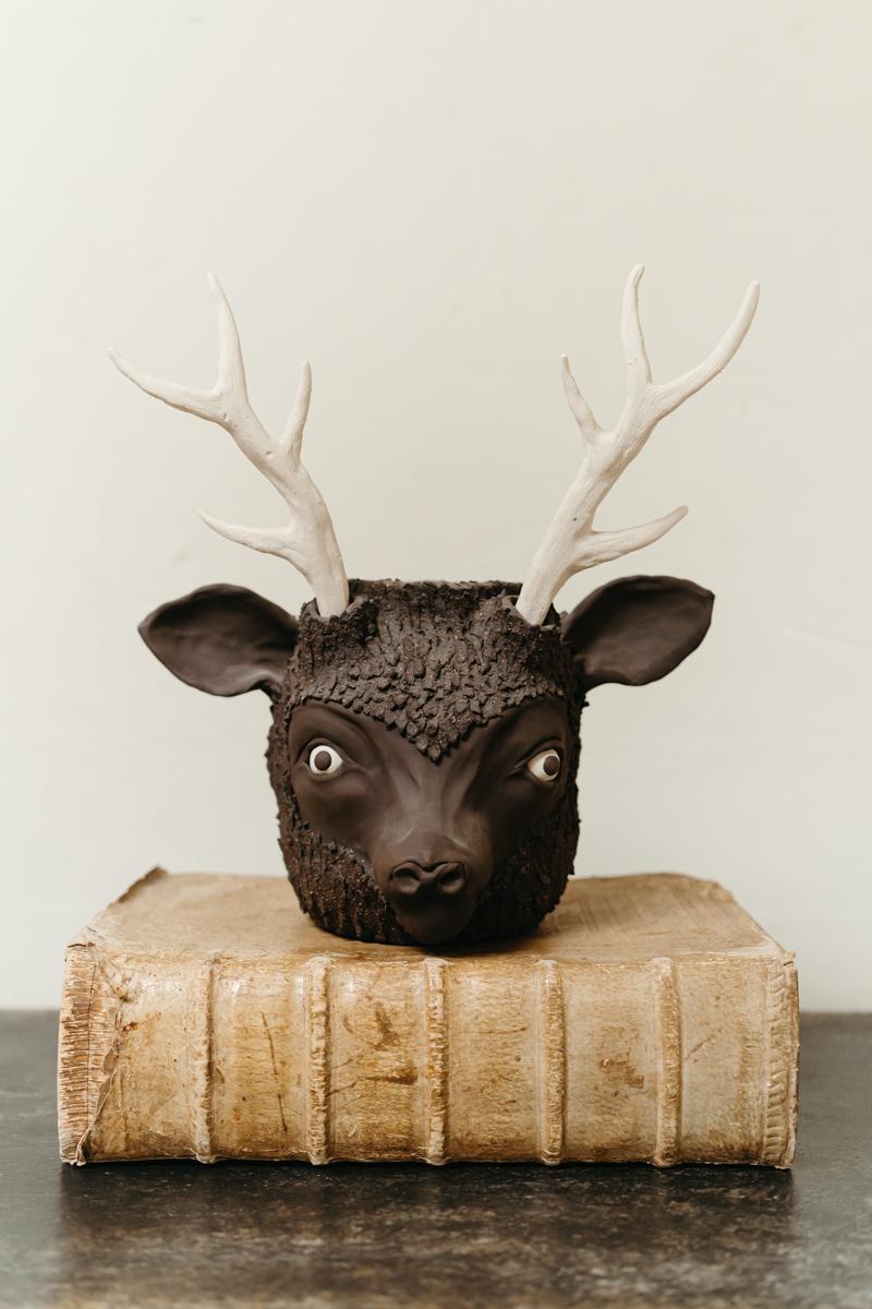 „Deer“ Keramik-Kunstwerk von Luis Vidal (21. Jahrhundert und zeitgenössisch) im Angebot