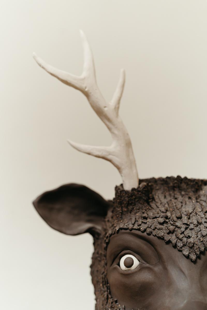 Œuvre d'art en céramique « Cerf » de Luis Vidal en vente 1