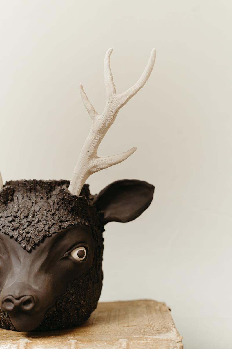 Œuvre d'art en céramique « Cerf » de Luis Vidal en vente 2