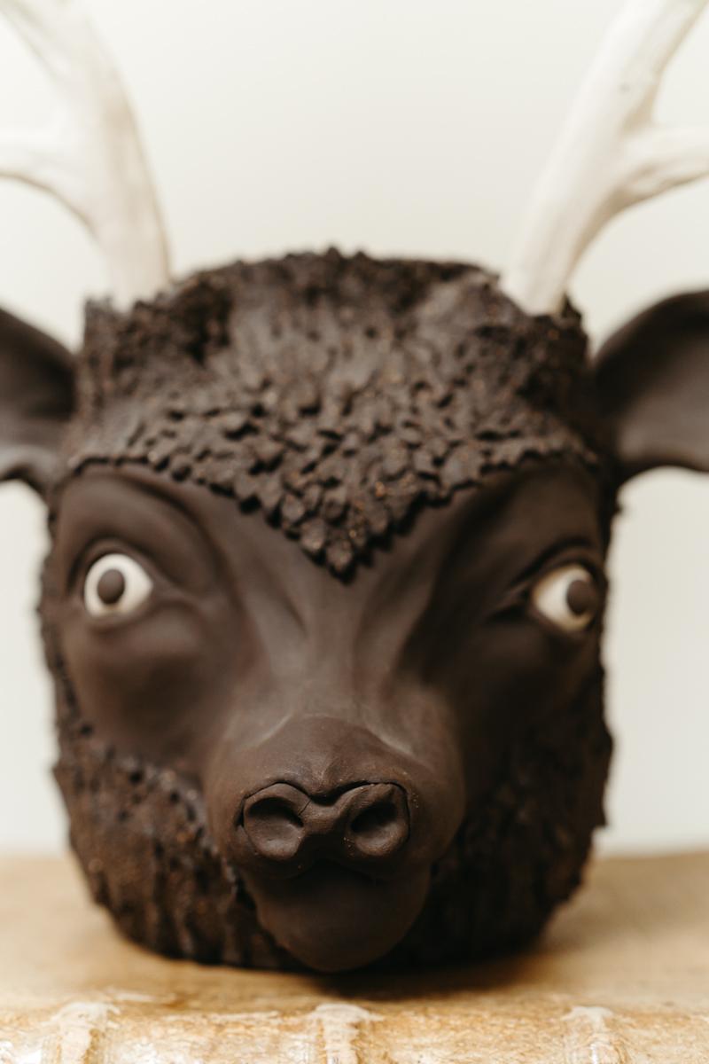 „Deer“ Keramik-Kunstwerk von Luis Vidal im Angebot 4