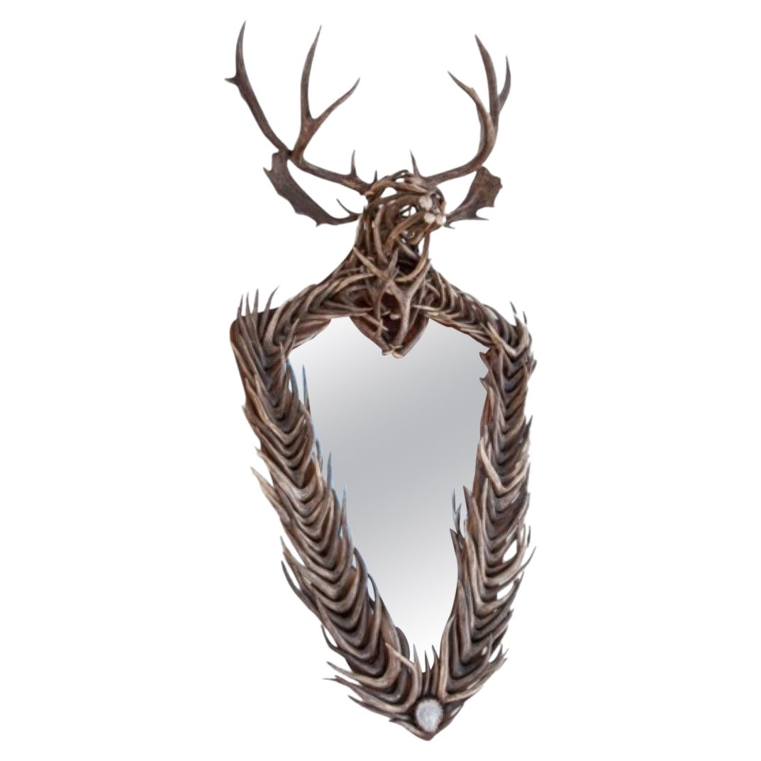 Specchio in corno con testa di cervo di The Peak Antler in vendita