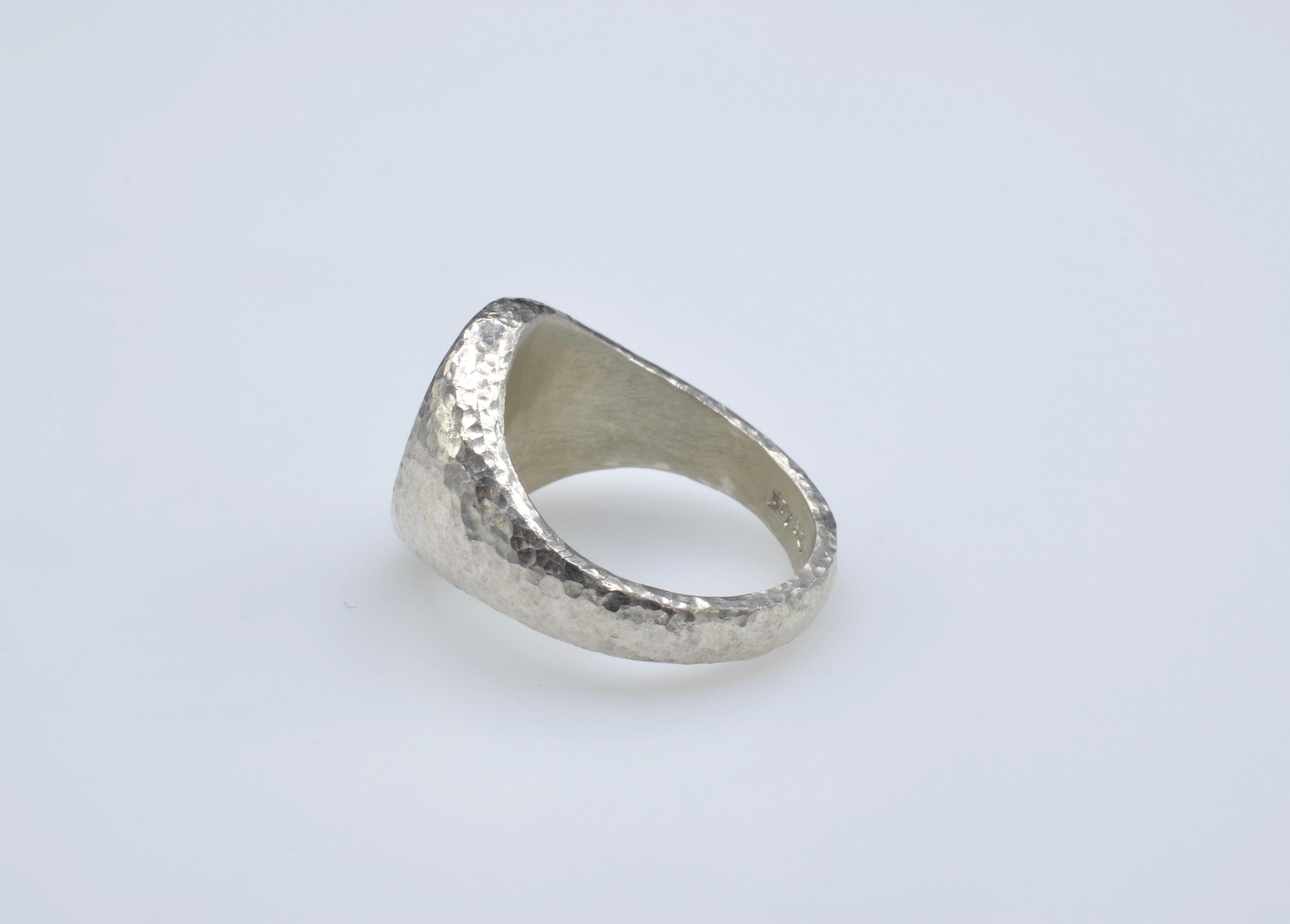 Deer Head Signet Diamond Baguette Rose Cut Sterling Silver Hammer Texture Ring In New Condition In Berkeley, CA