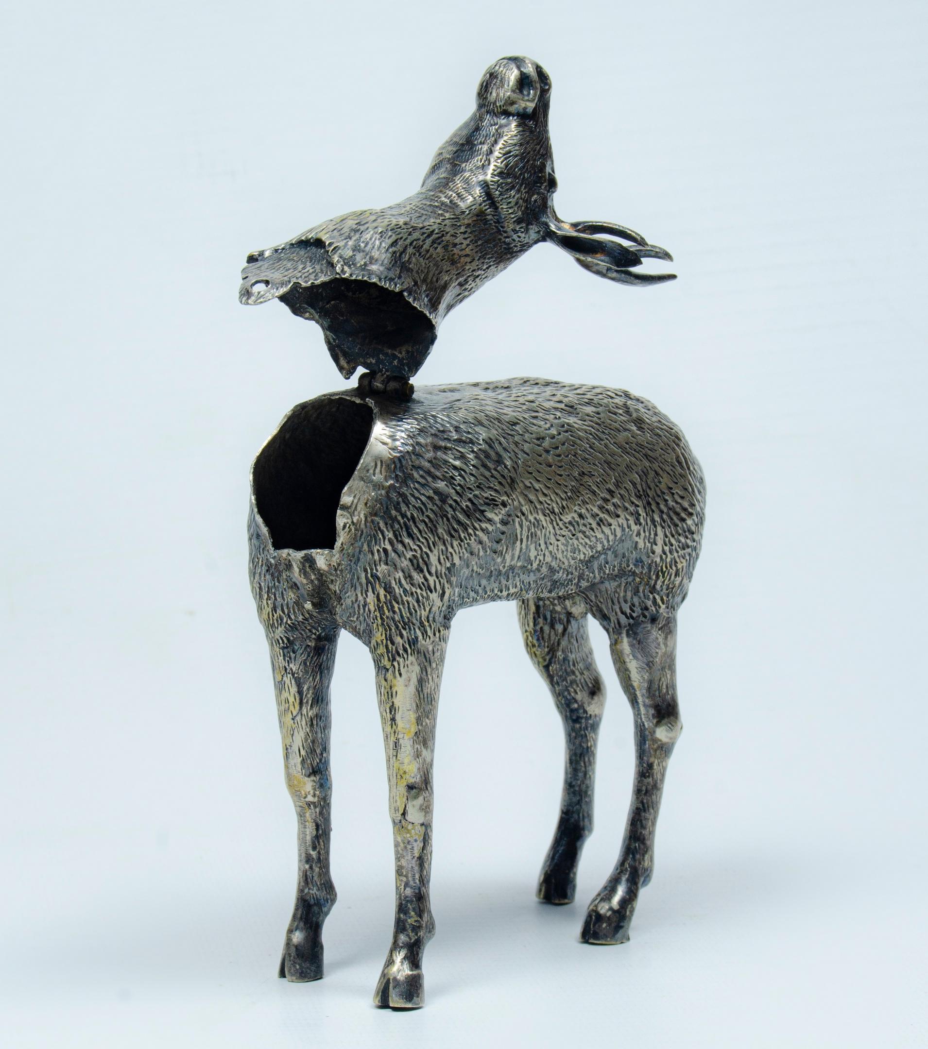 Deer sculpture in silver
South American silver
in perfect condition circa 1850
weight 250 grams of silver.