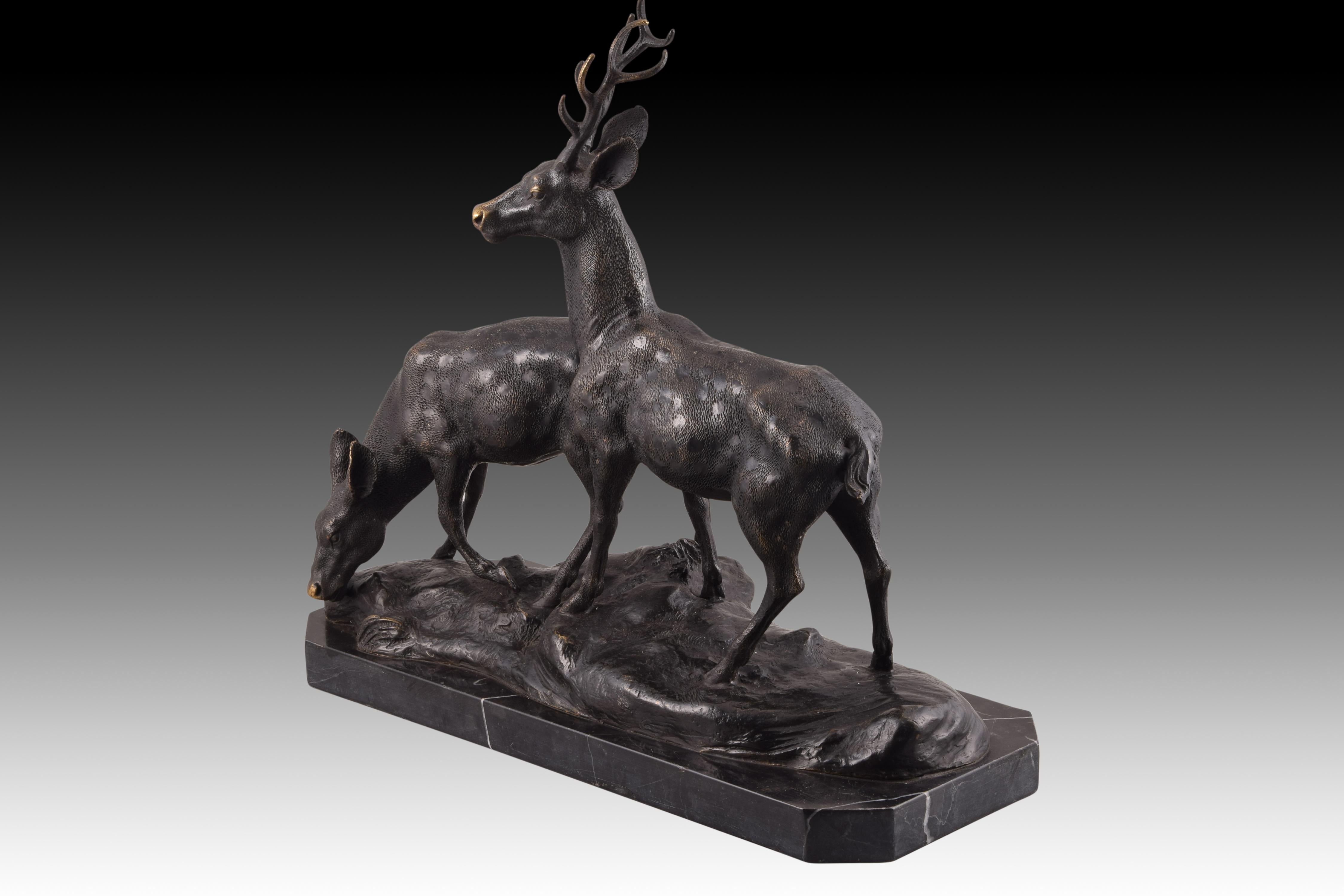 Deers 'Stag and Hind' Bronze, Marble, 20th Century In Good Condition In Madrid, ES