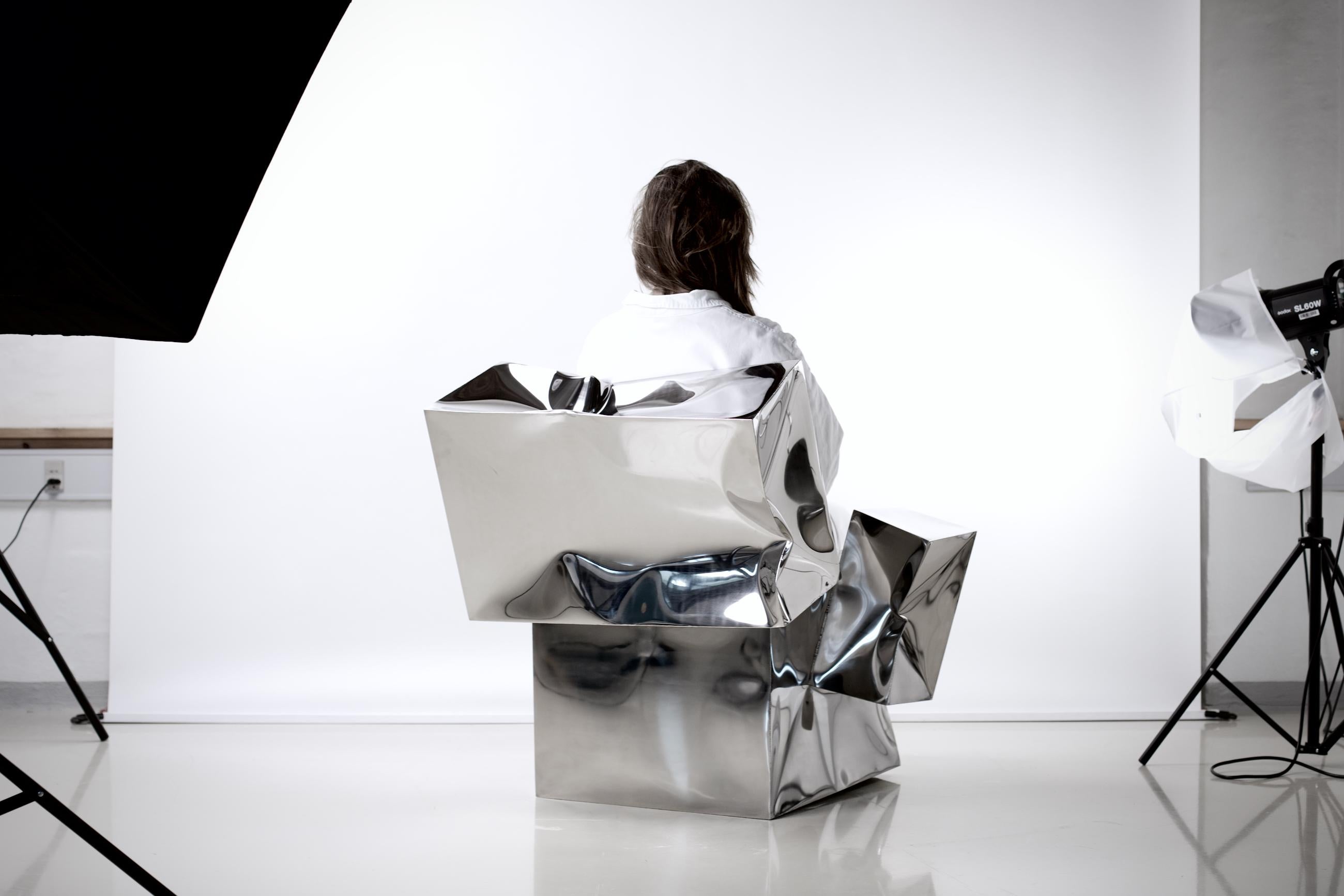 Defeated Narzissen-Sessel von Studio Yolk (Sonstiges) im Angebot