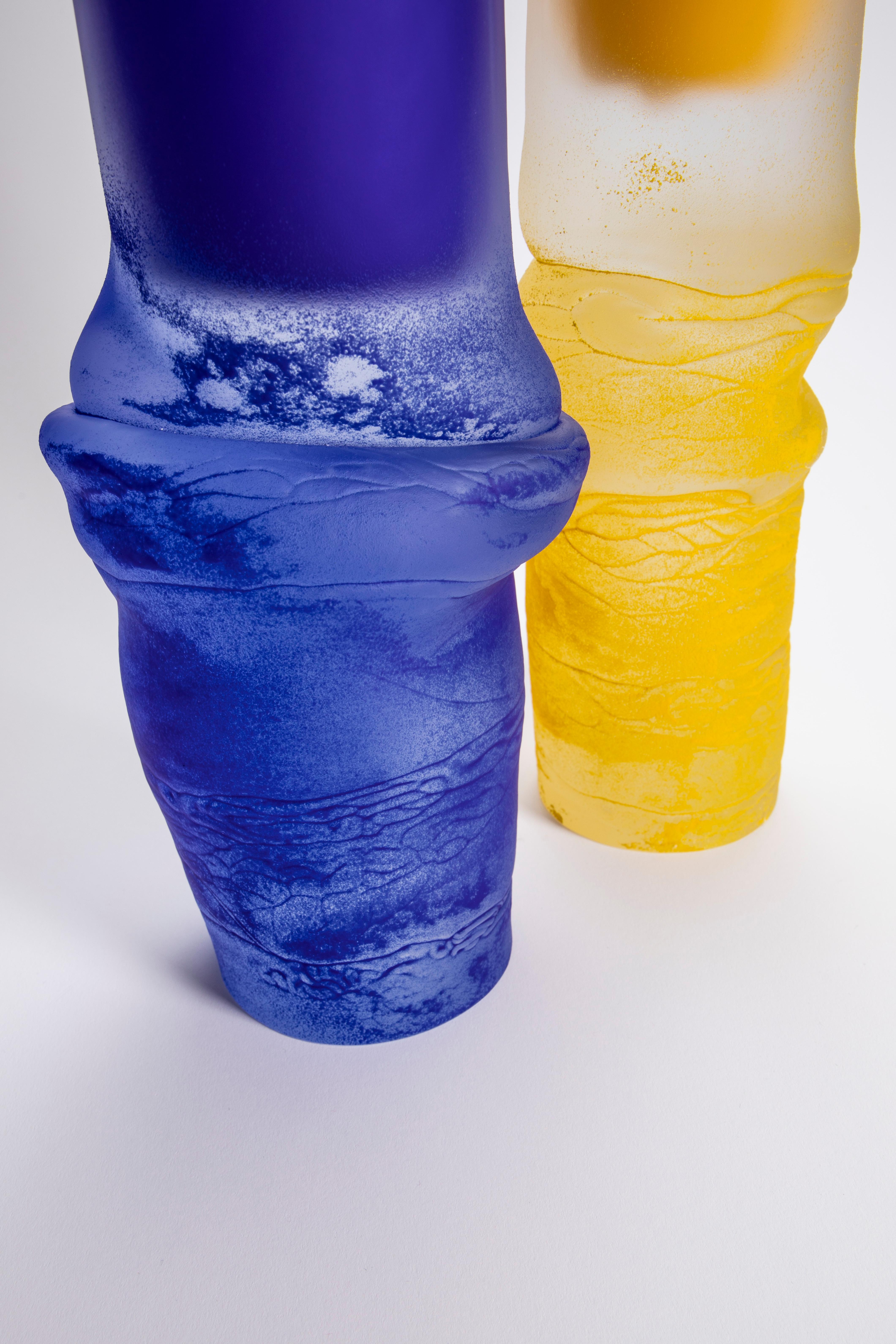 Postmoderno Vaso (de)formato giallo di David David in vendita