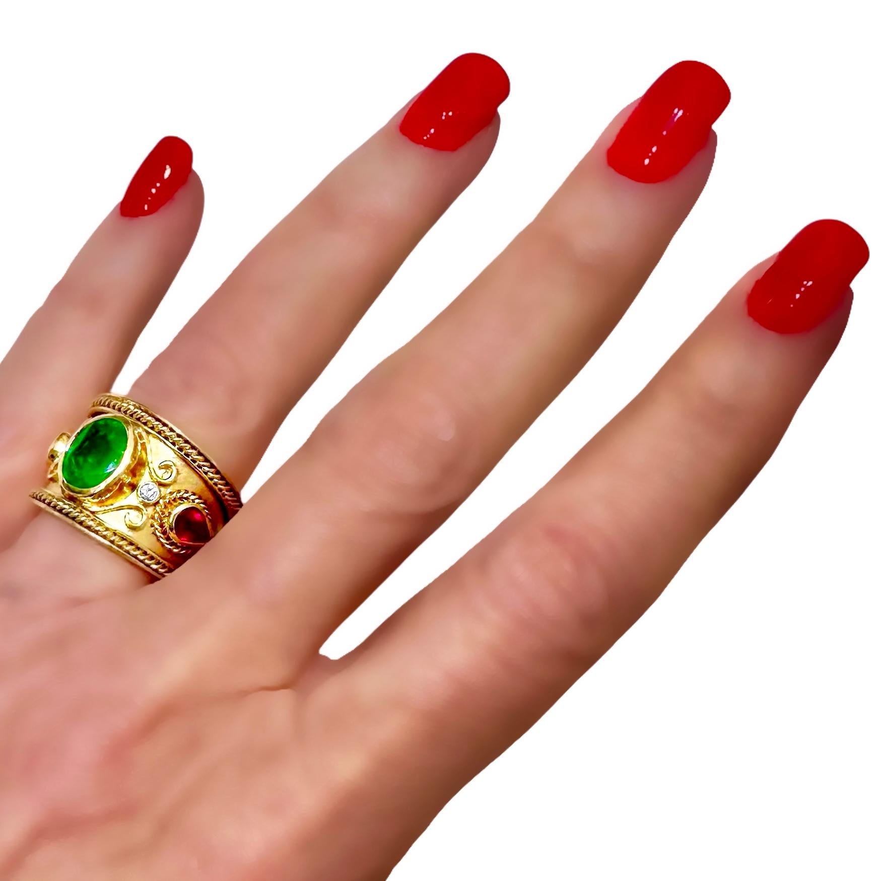 Anello a sigaro in oro 18 carati con rubino smeraldo e diamanti Etruscan Revival in vendita 7