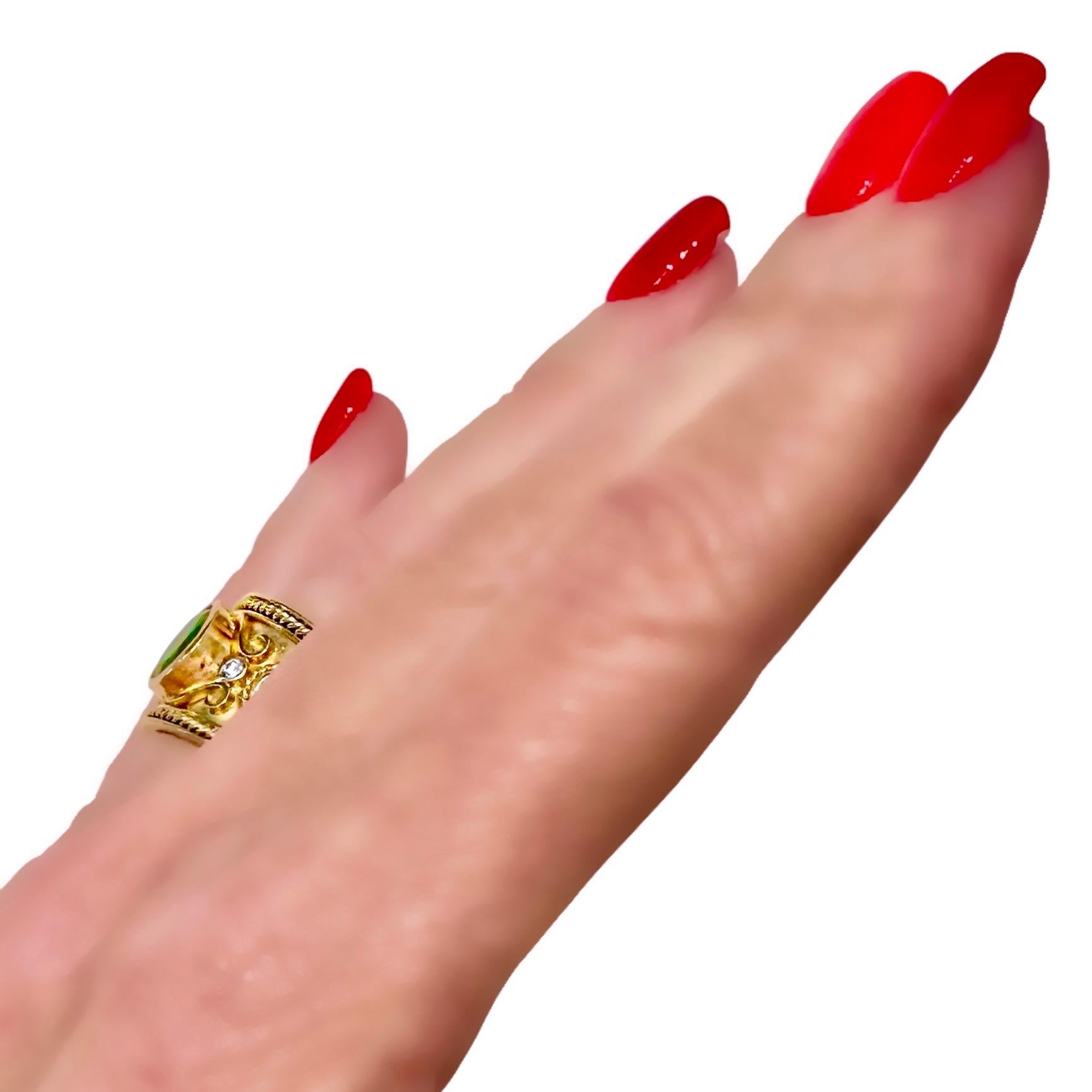 Anello a sigaro in oro 18 carati con rubino smeraldo e diamanti Etruscan Revival in vendita 8