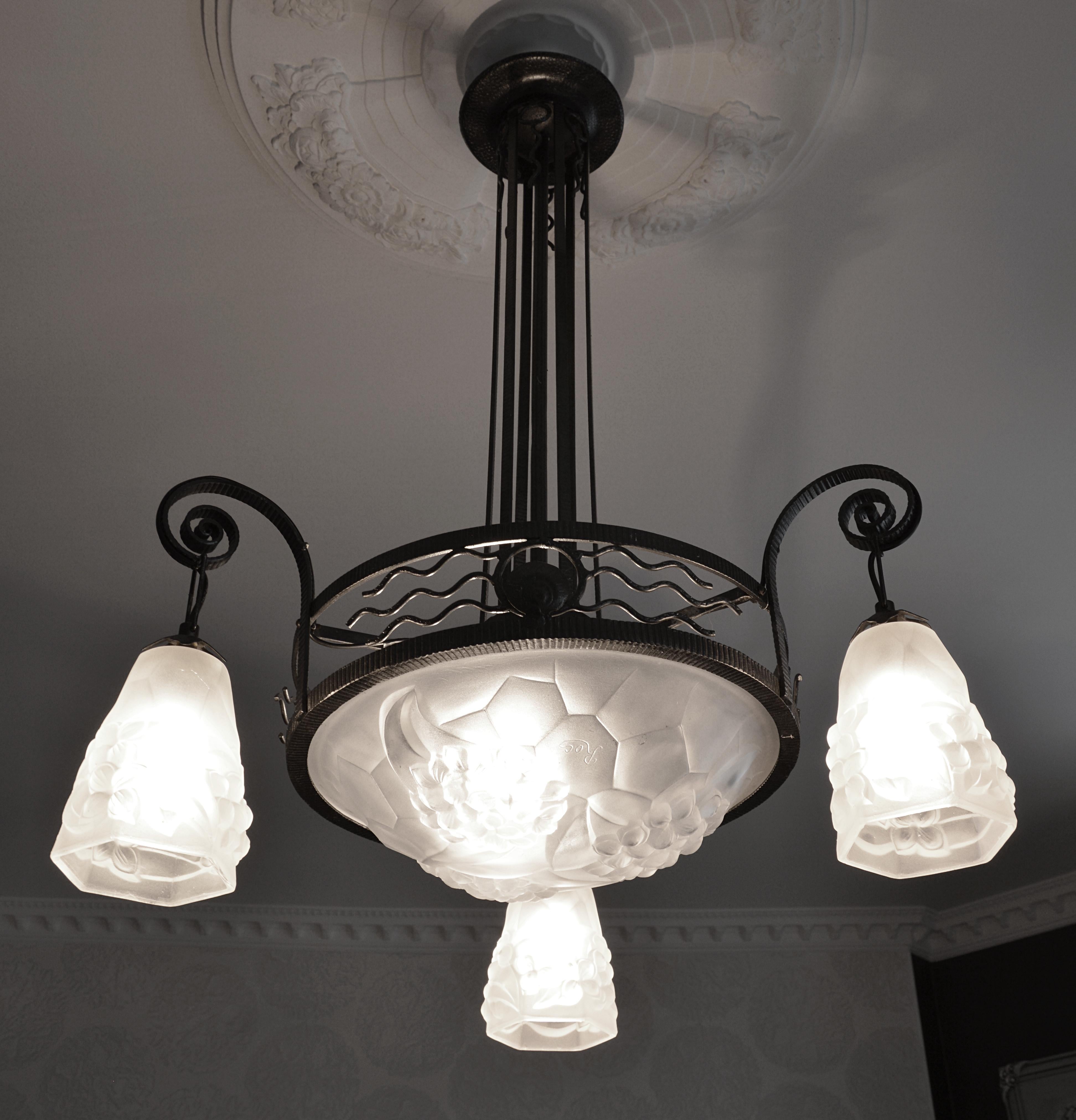 Frosted Degue and Vasseur French Art Deco Chandelier, Late 1920s