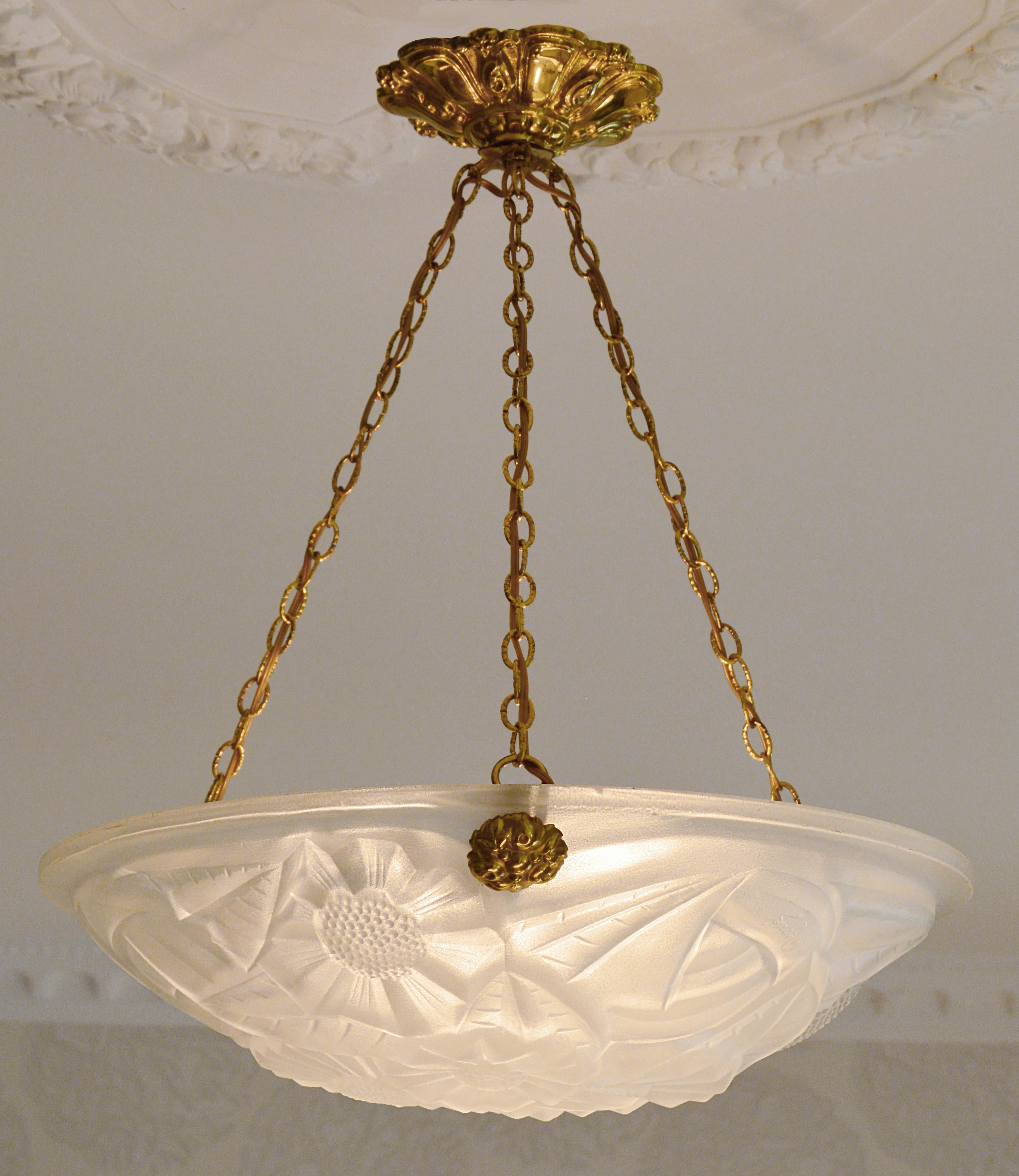 Early 20th Century Degue French Art Deco Chandelier, Late 1920s