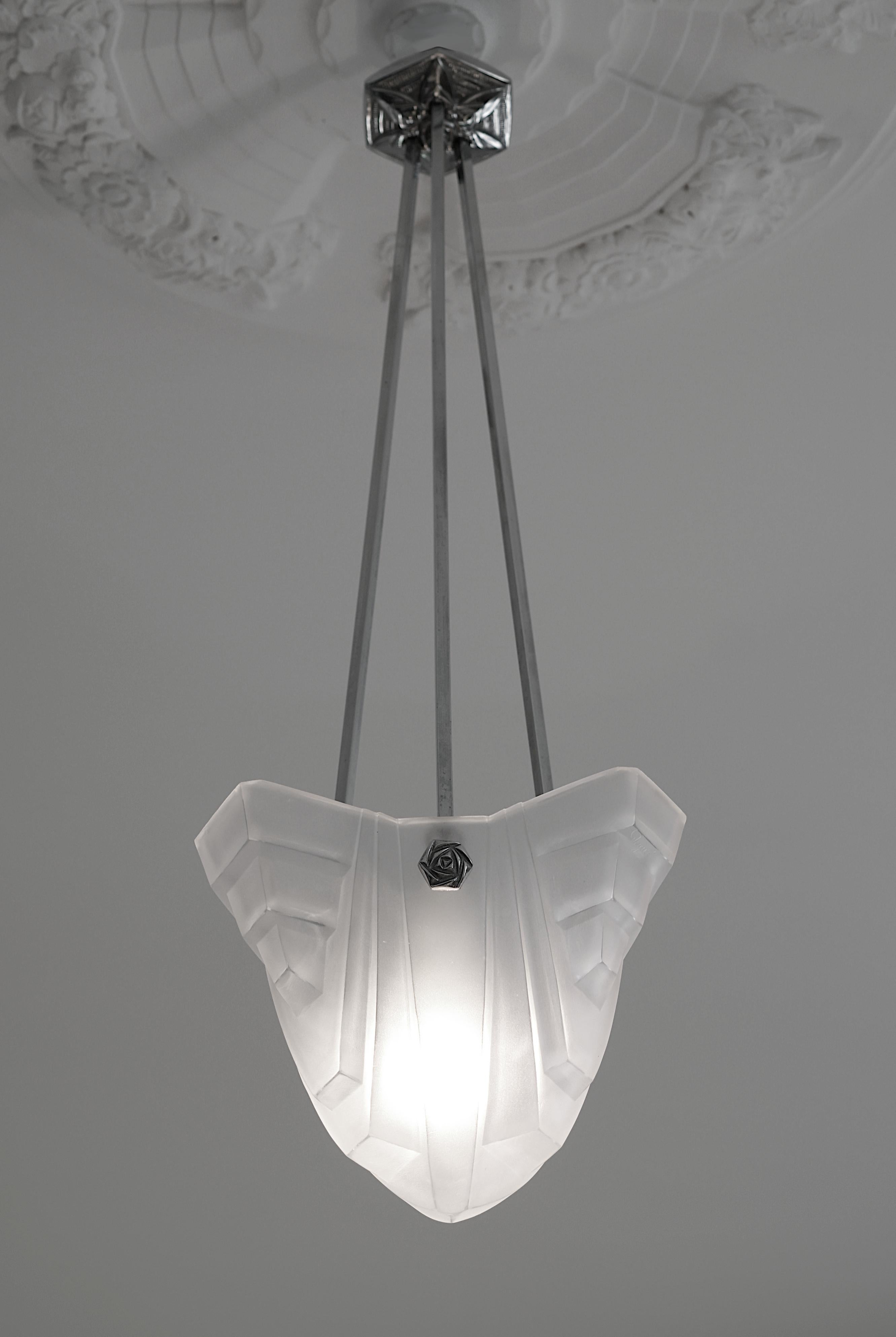 Degue French Art Deco Chandelier, Late 1920s For Sale 2