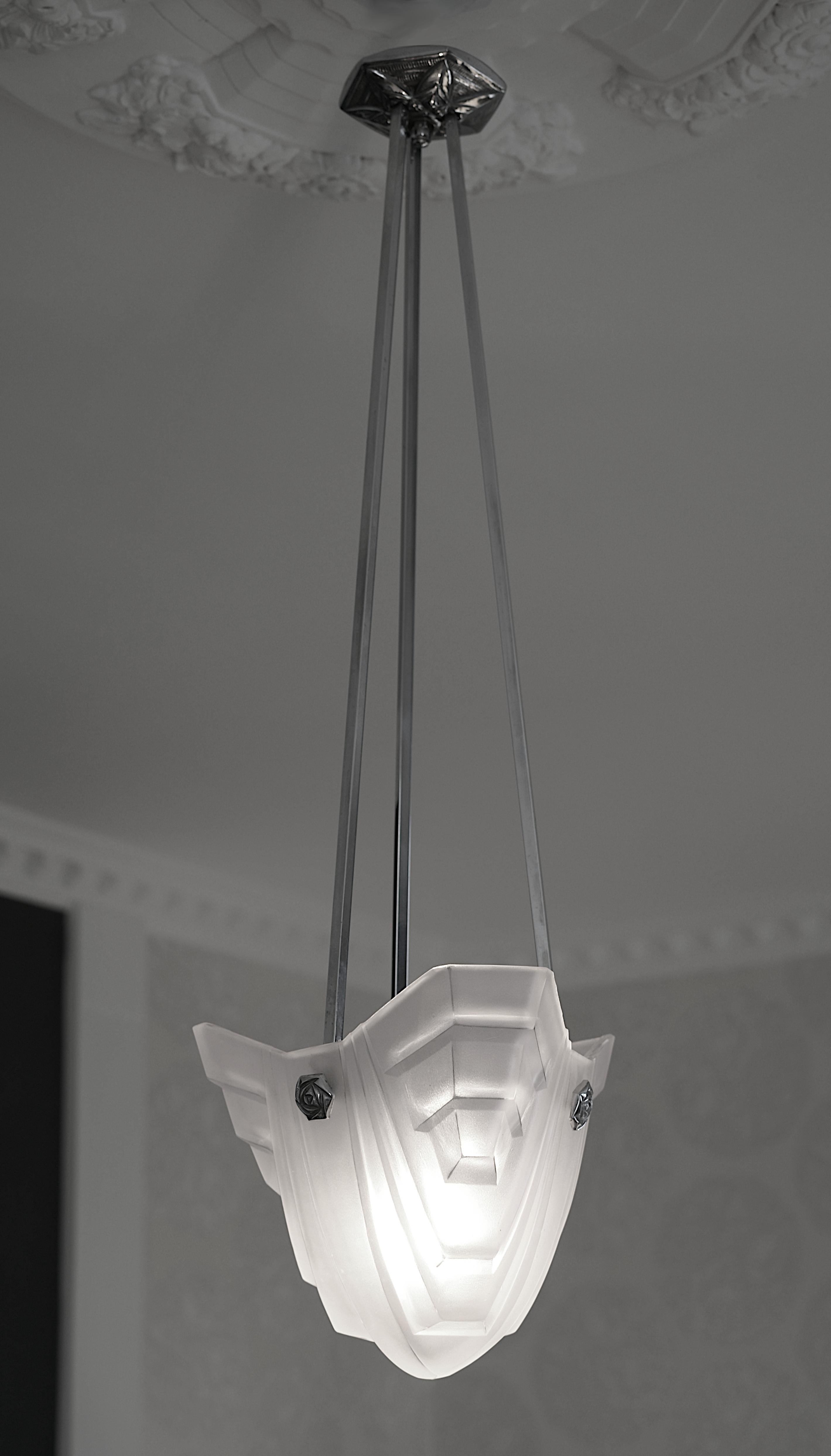 Degue French Art Deco Chandelier, 1920 For Sale 2